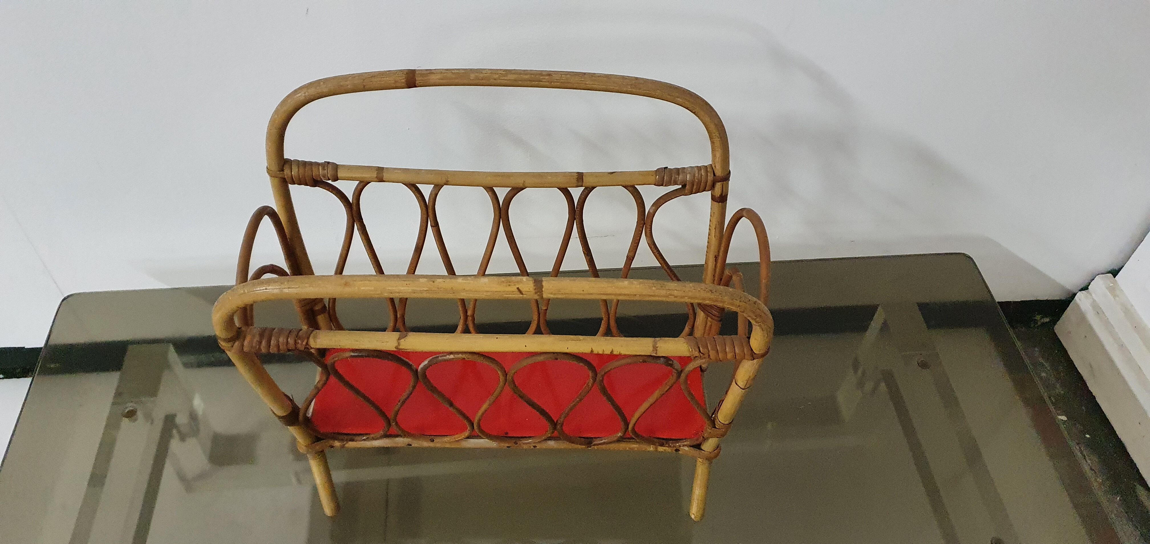 Magazine door in rattan and formica