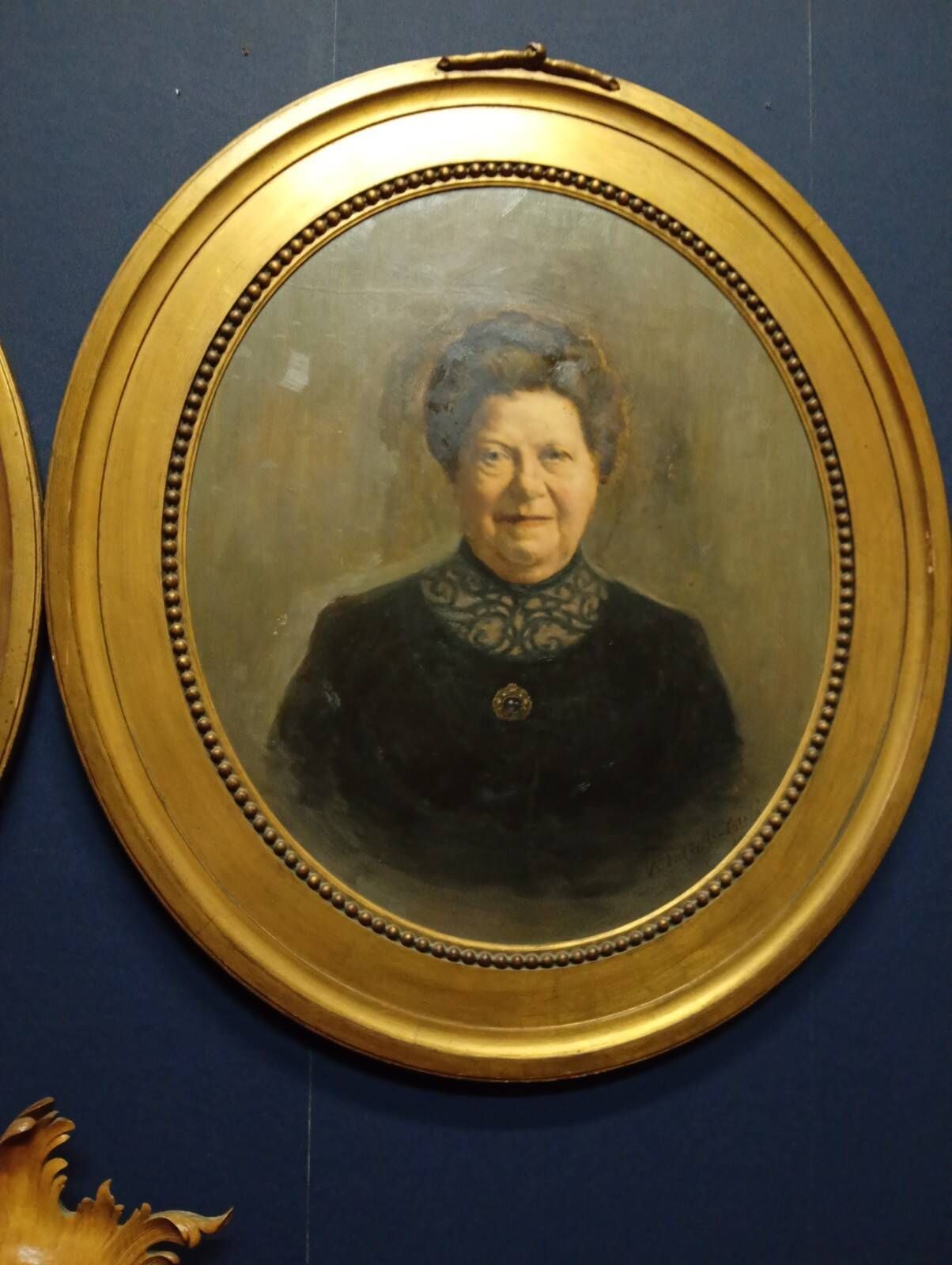 Pair of oval portraits – Napoleonic III period – Oil on panel – Signed La