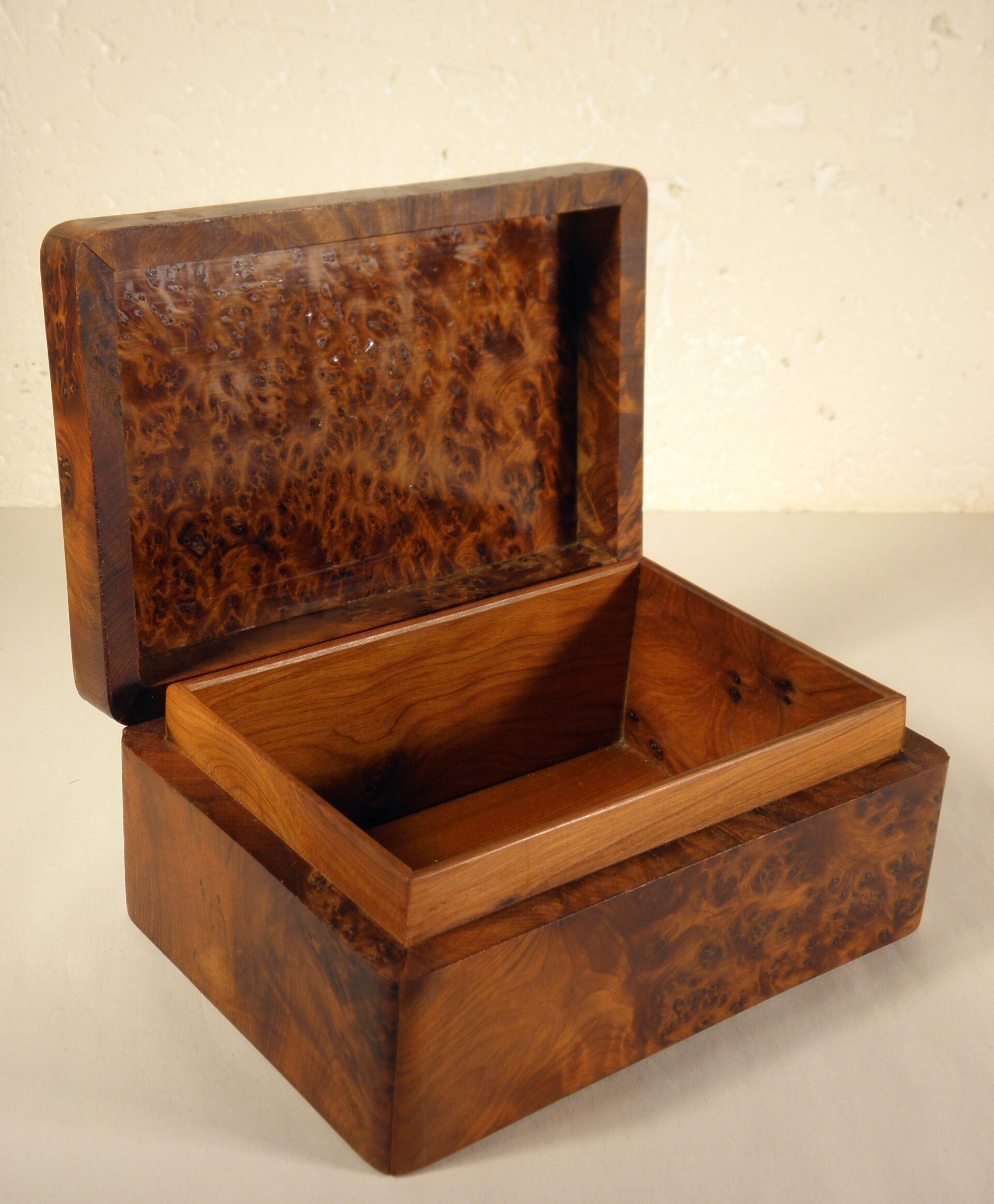 Cheath magnifying glass box