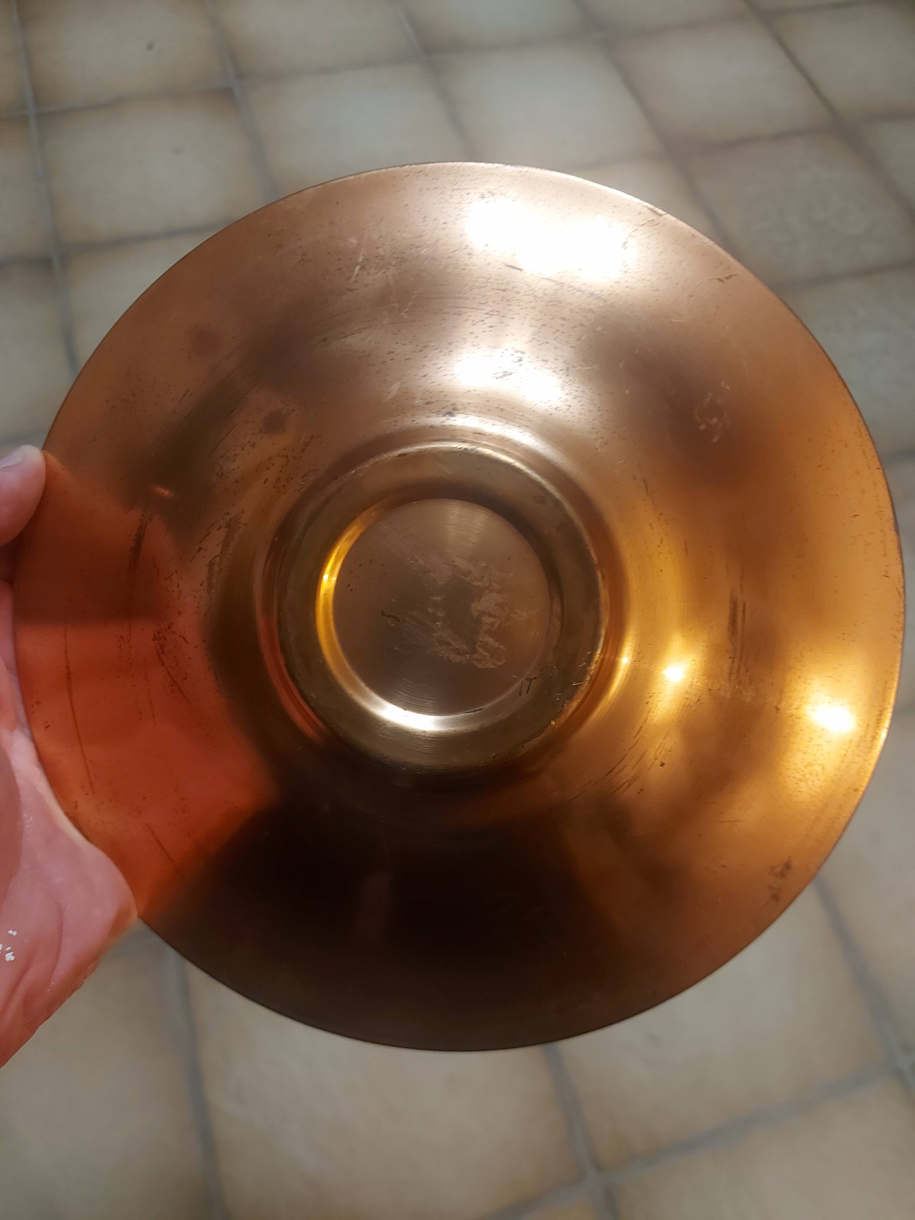 Plat decoratif émaillé en cuivre signé Wens