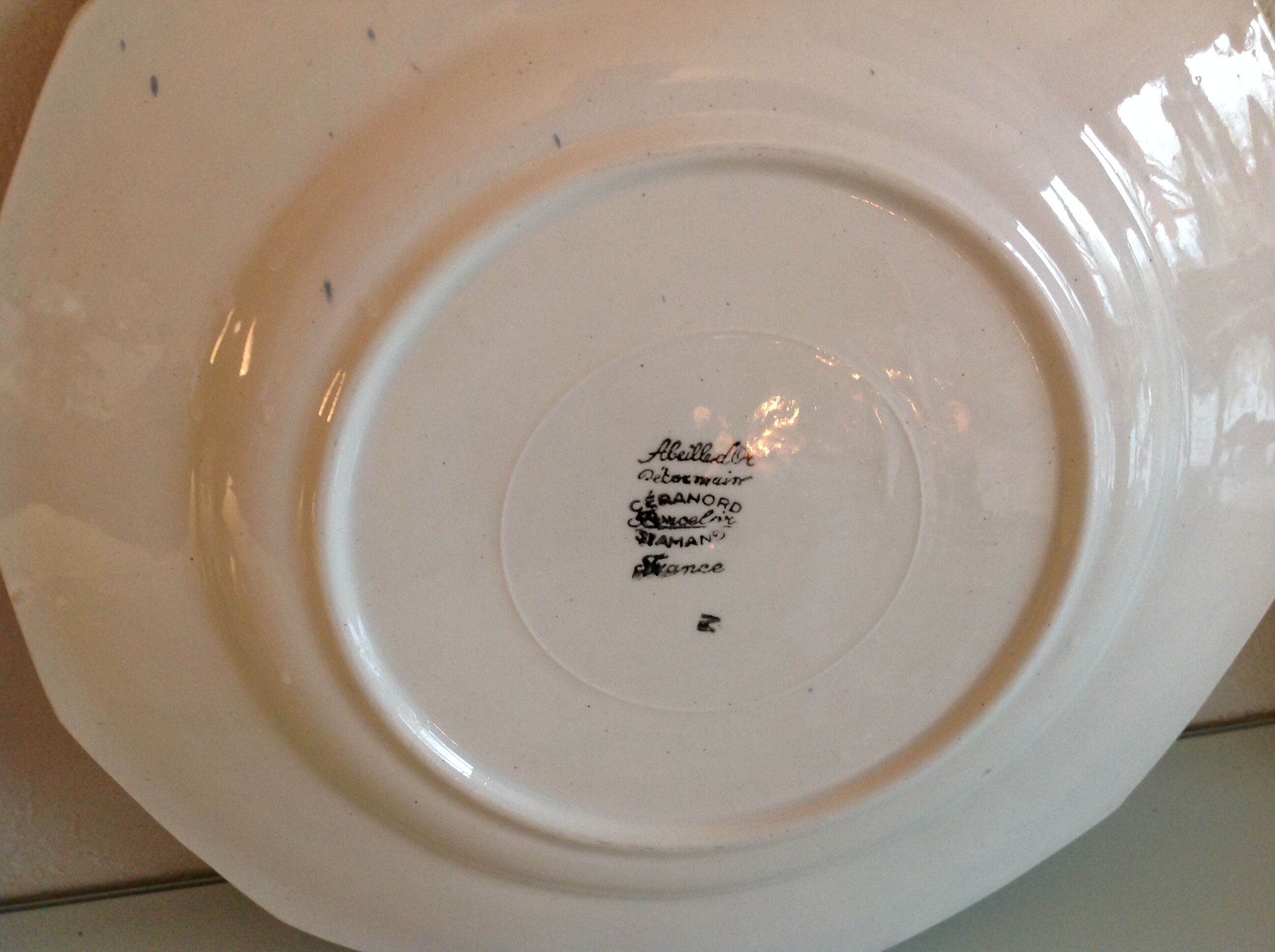 Suite of six flat plates décor Abeille d'Or by Ceranord St Amand / vintage 50s-60s