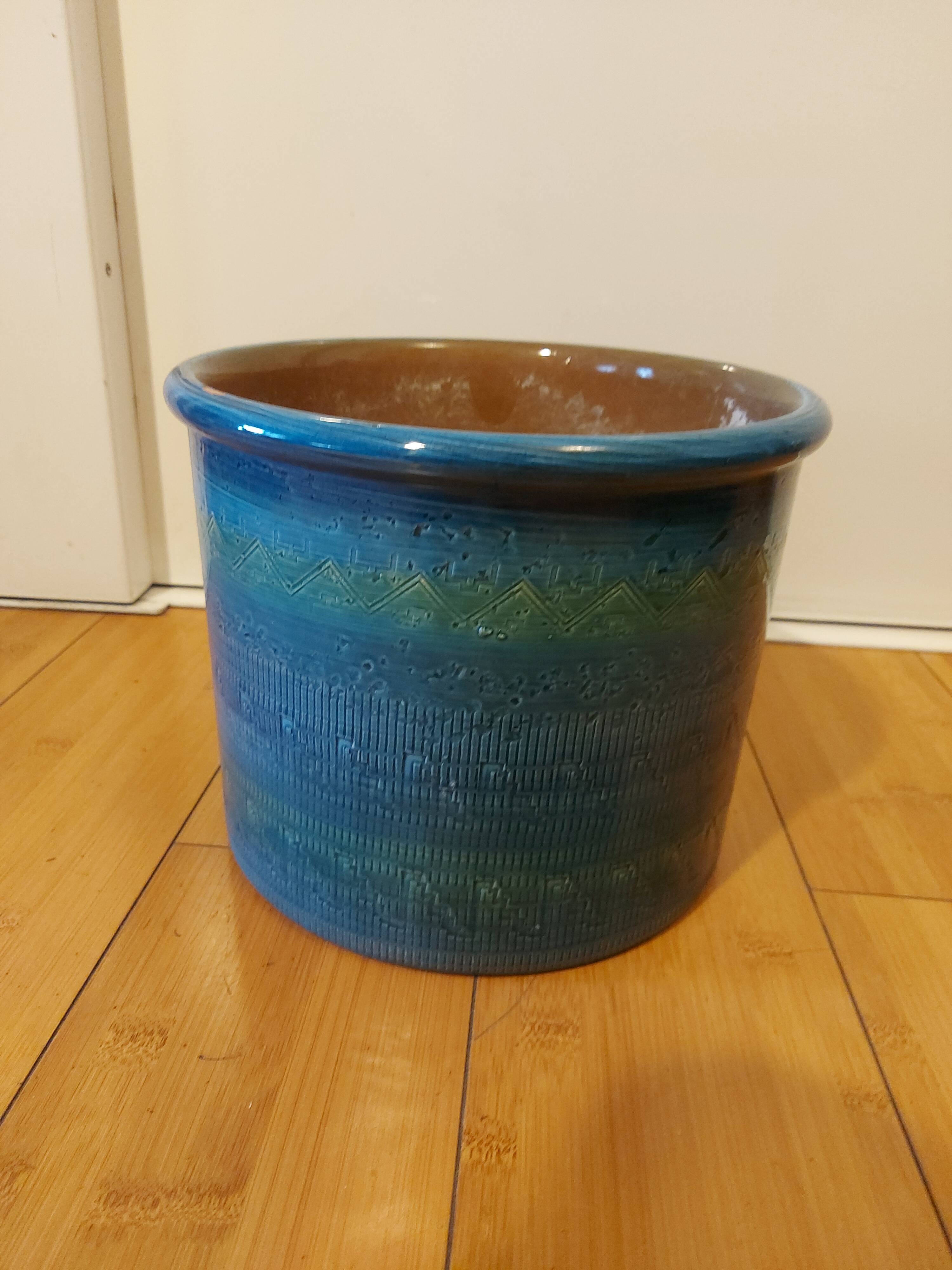 Bitossi ceramic pot cache