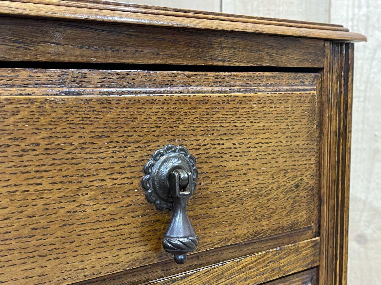 Commode anglaise en chêne des années 1930