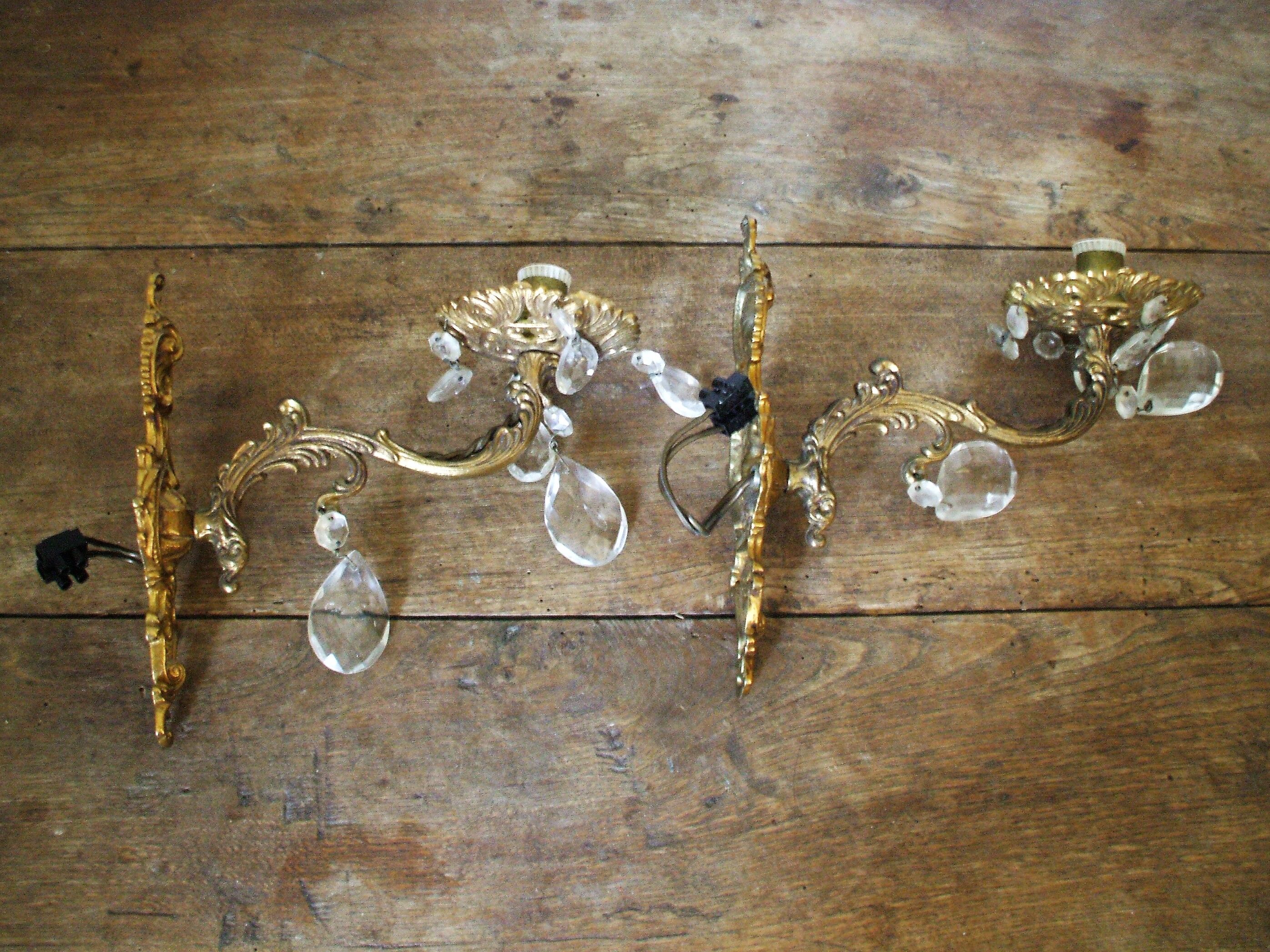 Set of scones has pampille