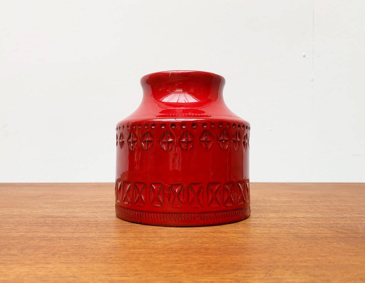 Italian red ceramic vase from the mid-century by Aldo Londi for Bitossi, 1960s.