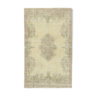 Tapis beige anatolien contemporain tissé à la main 157 cm x 274 cm