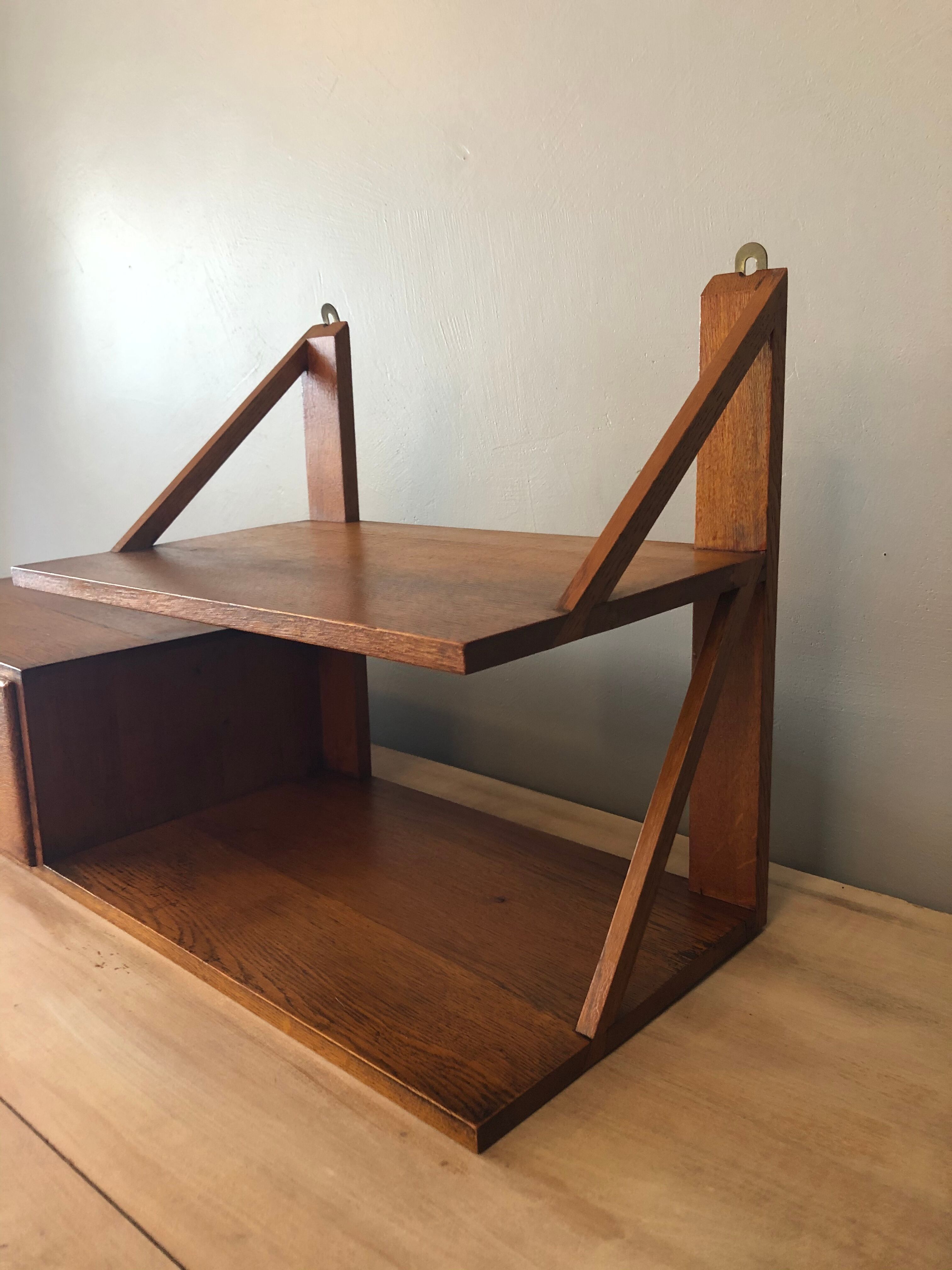 Vintage shelf to hang