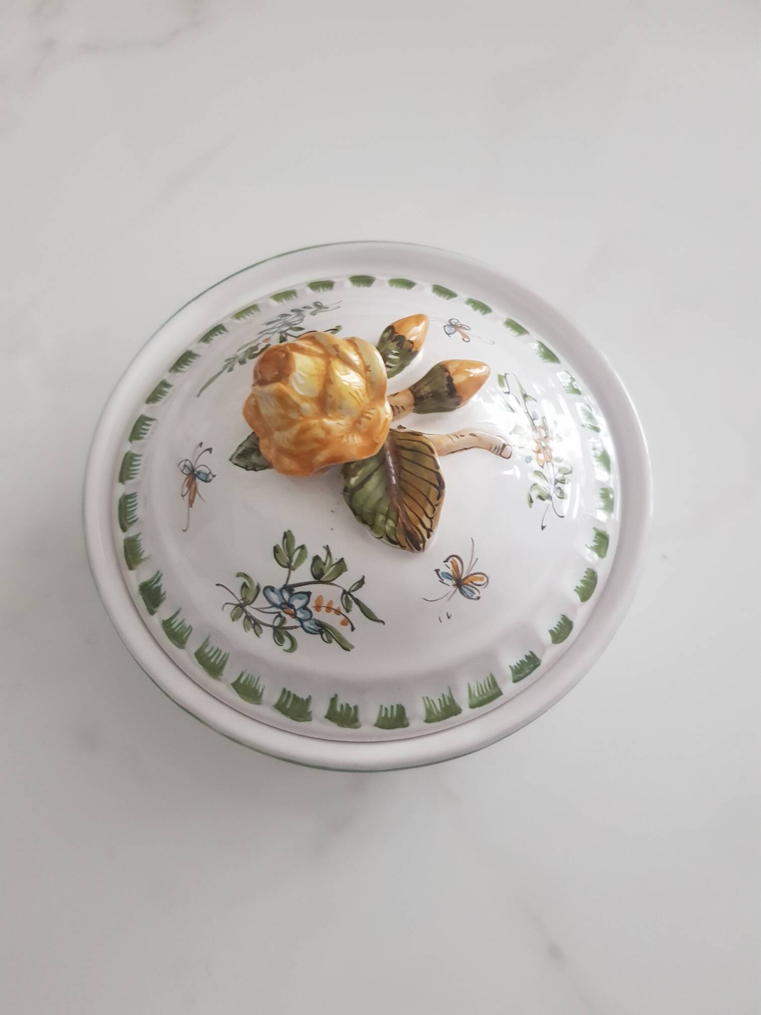 Candy dish or trinket tray signed Lallier in Moustiers