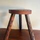Tabouret tripode en bois