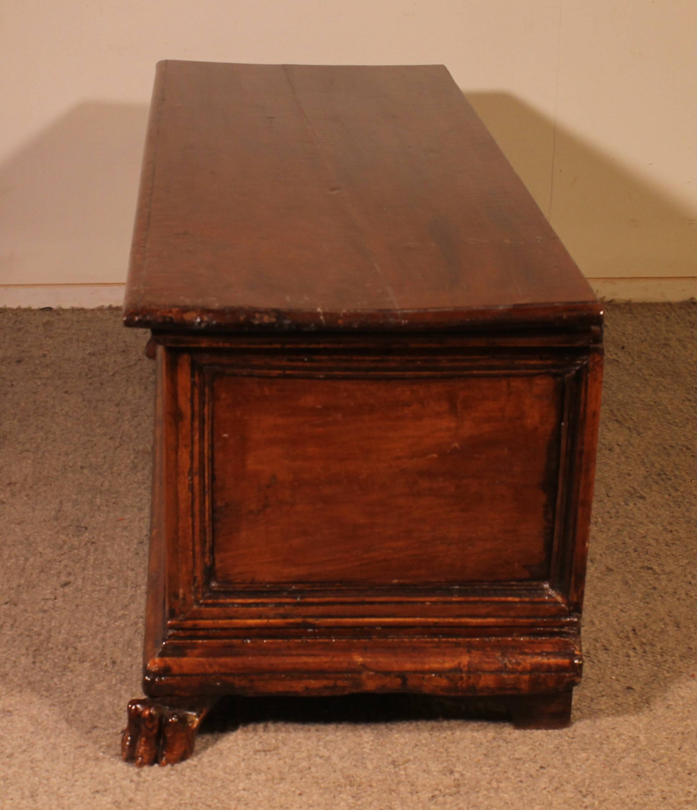 Italian Renaissance walnut chest - circa 1600