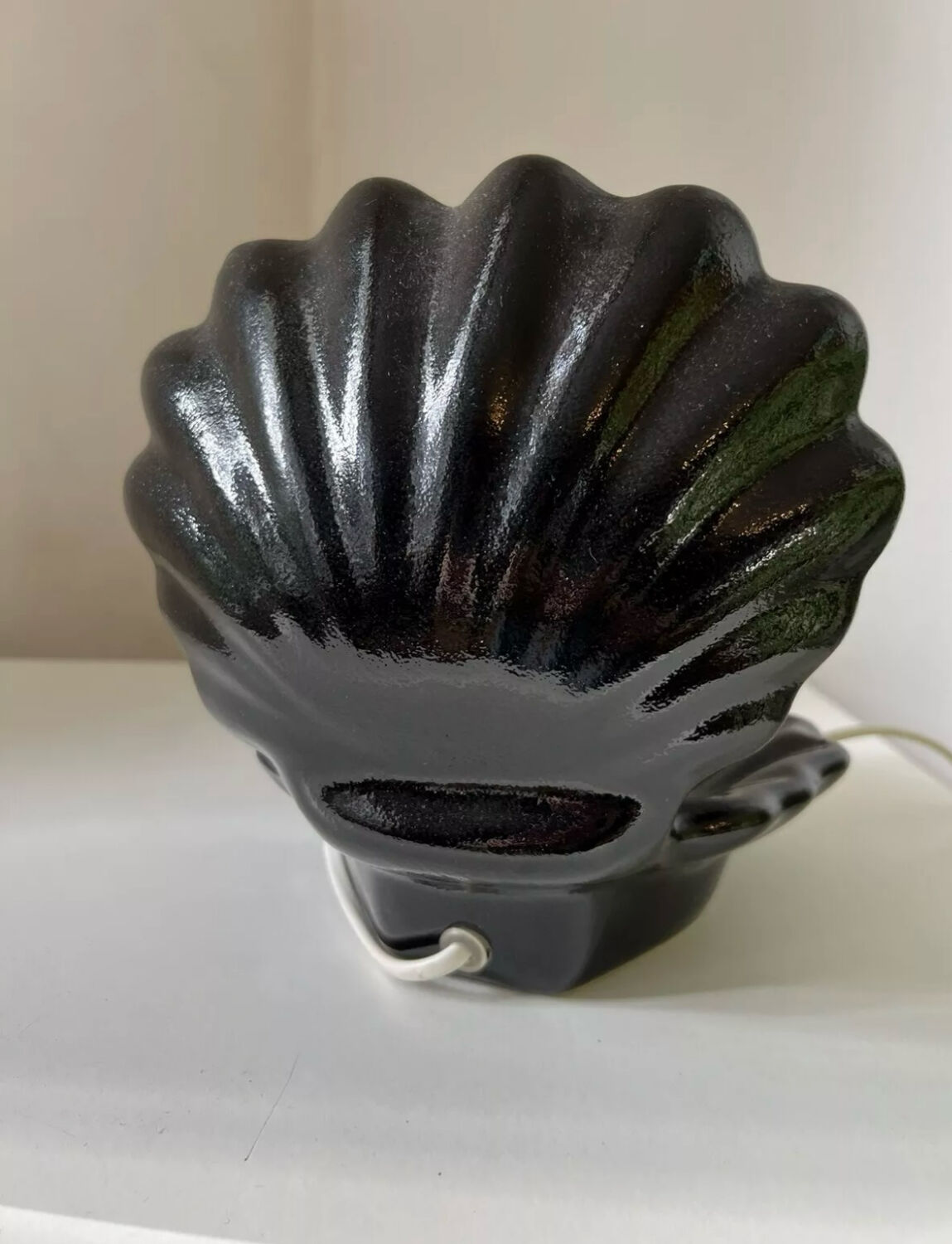 Porcelain table lamp Scallop black Vintage shell