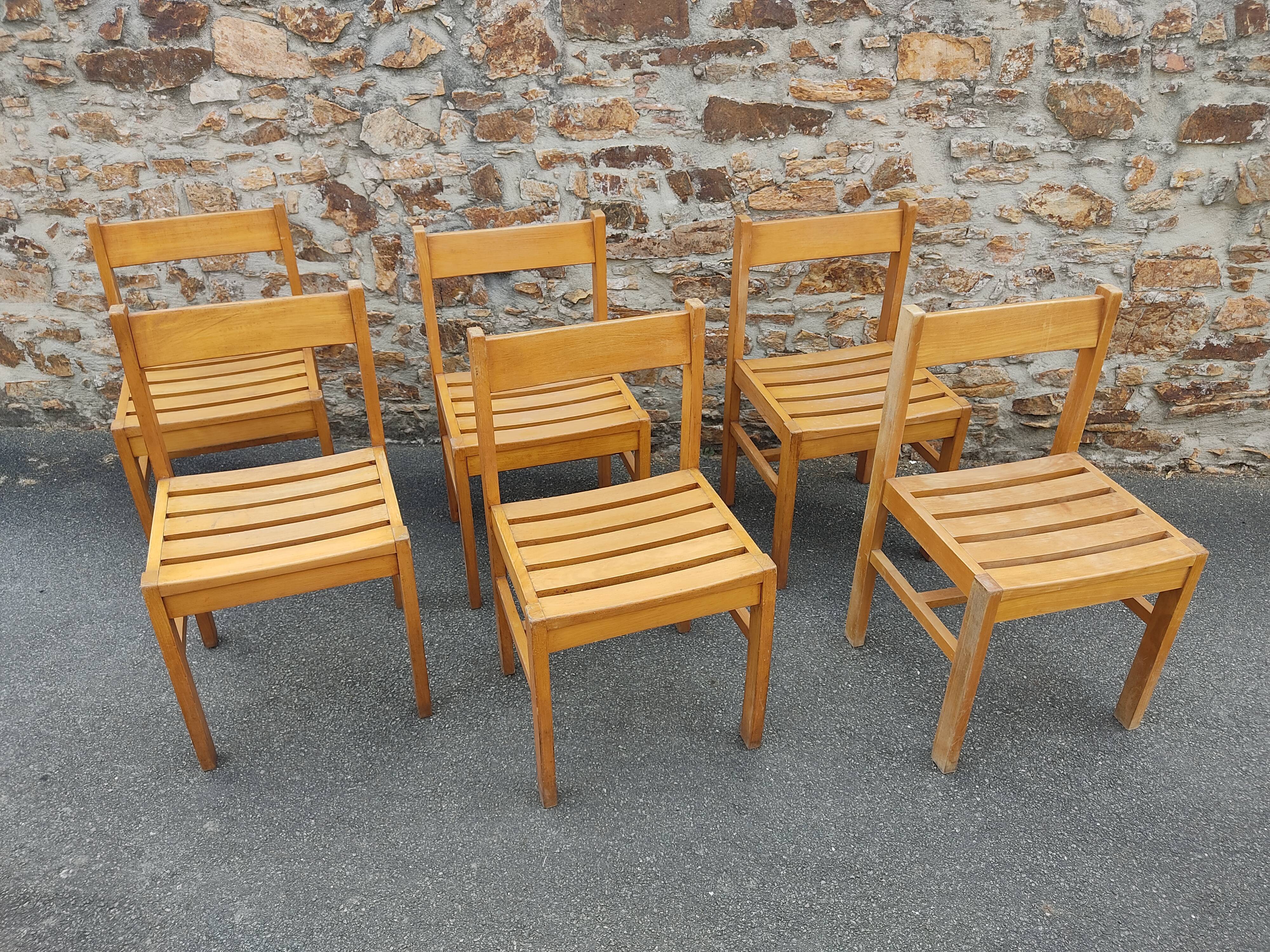 Set of 6 wooden chairs