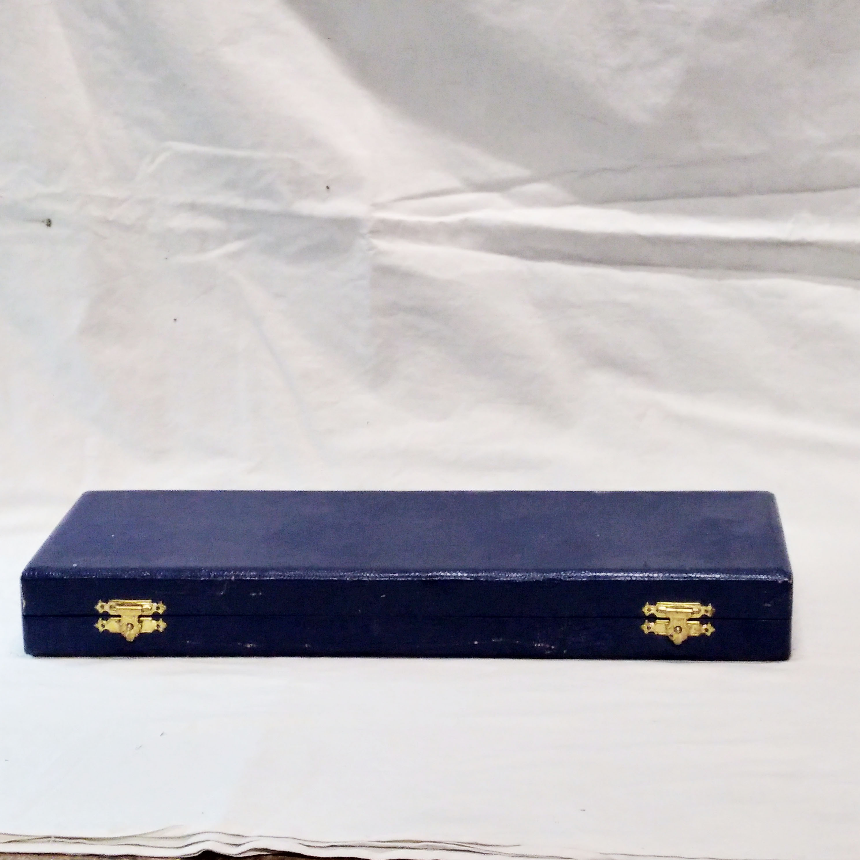 Service to cut art deco meat