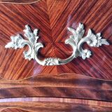 Louis XV jumping chest of drawers curved in precious wood marquetry.