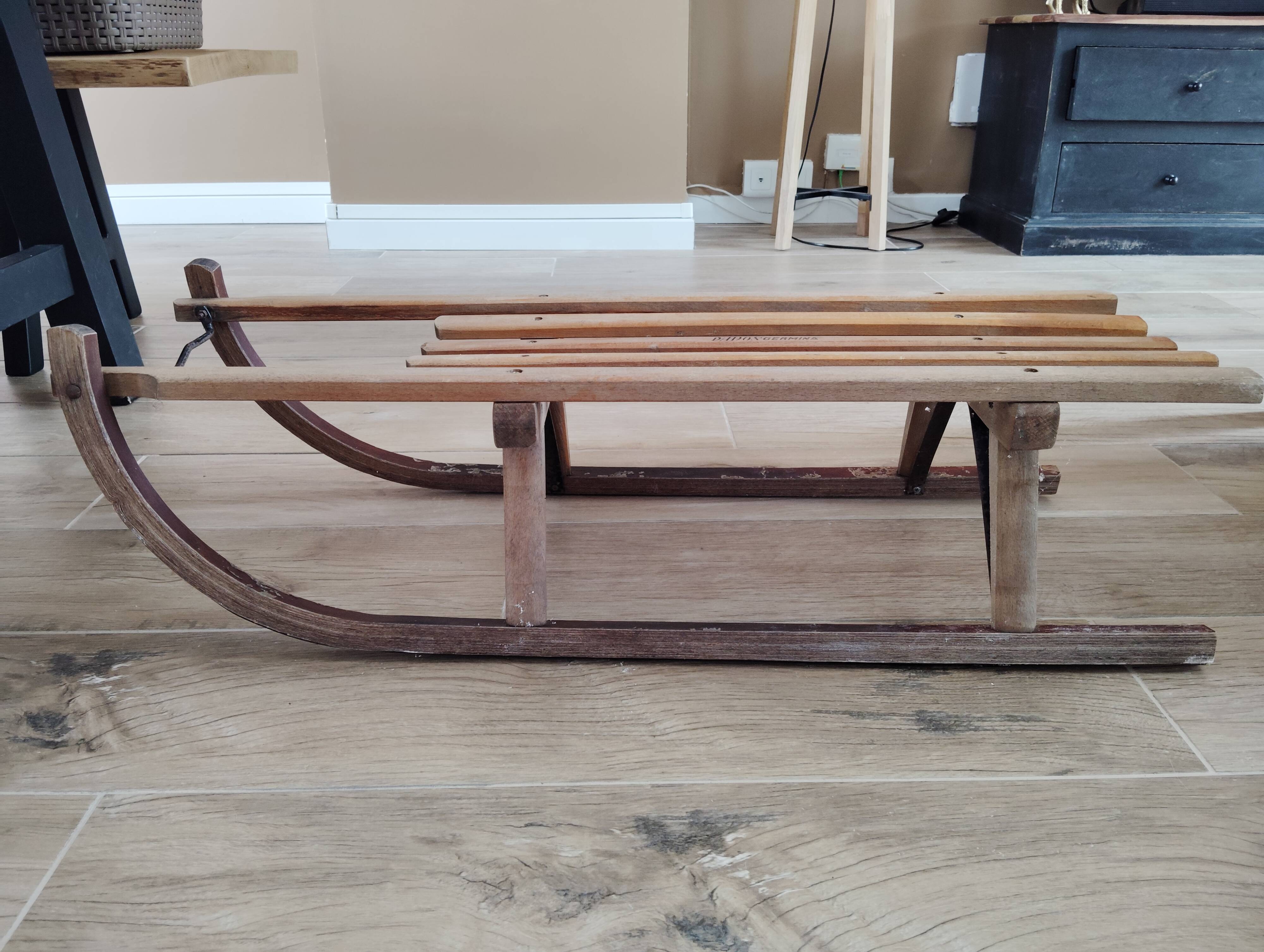 Germina dado wooden sled