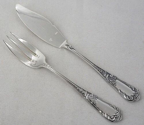 Ercuis Louis XV floral, 12 fish cutlery sets, 24 pieces in silver-plated metal.