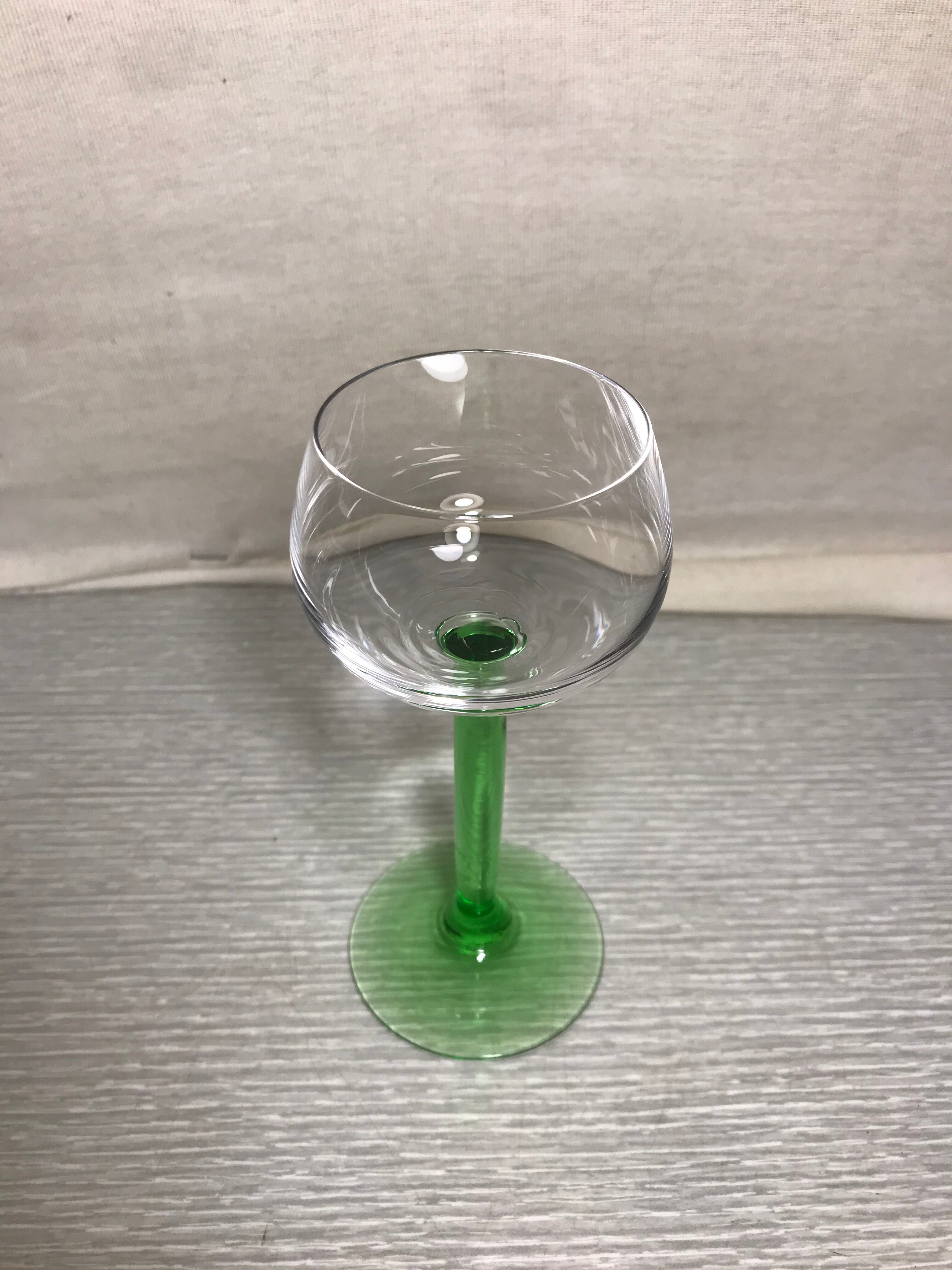 Series of 8 wine glasses