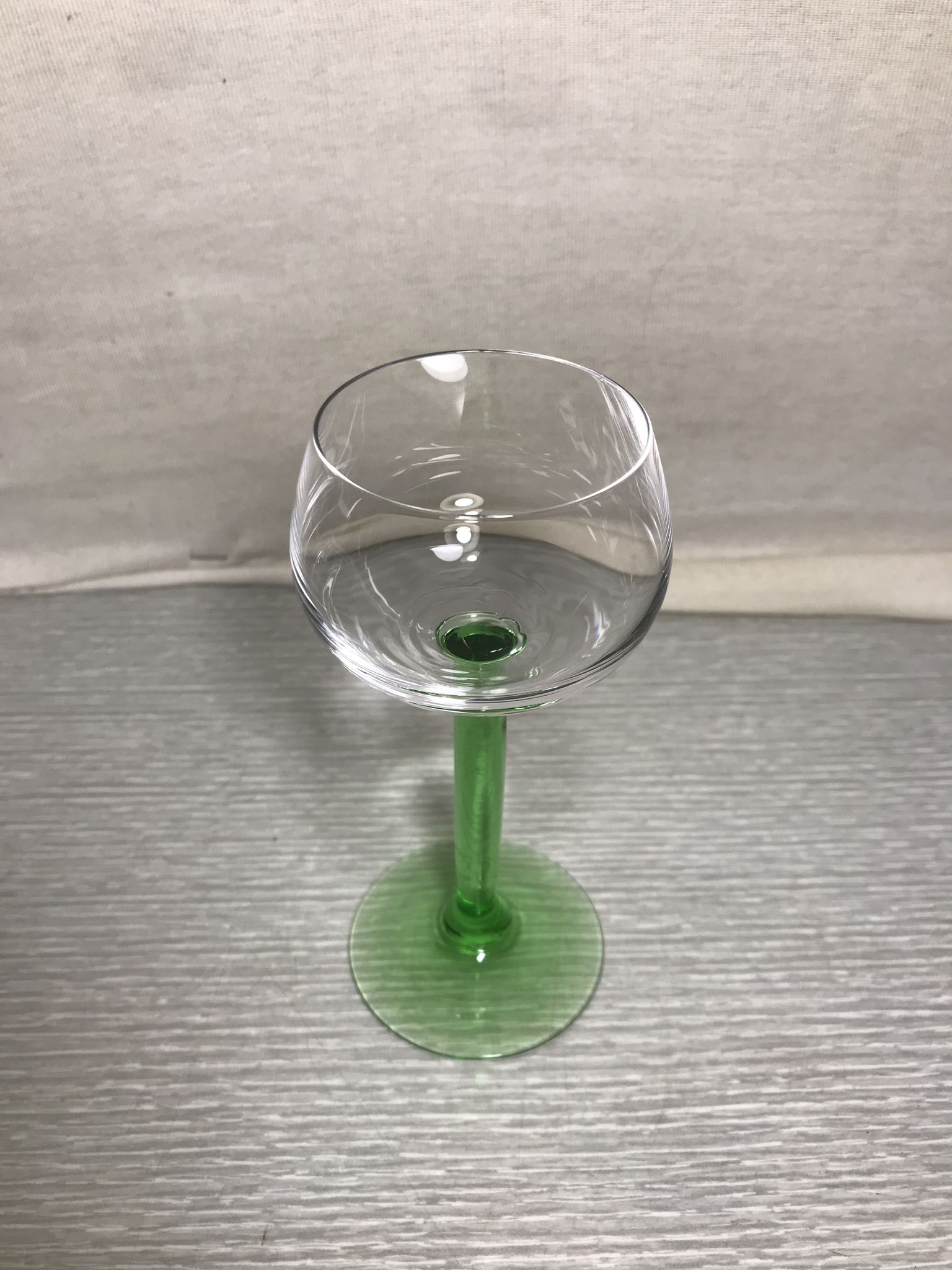 Series of 8 wine glasses