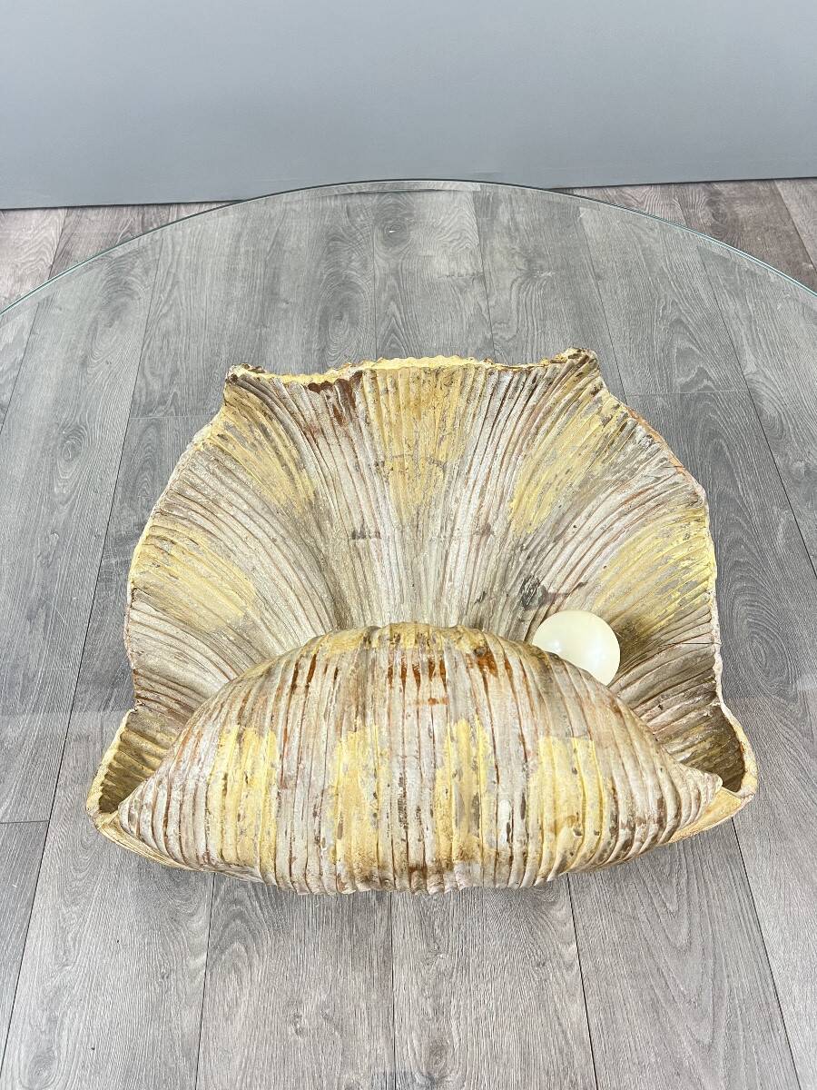 Shell-shaped coffee table in carved wood, 20th century
