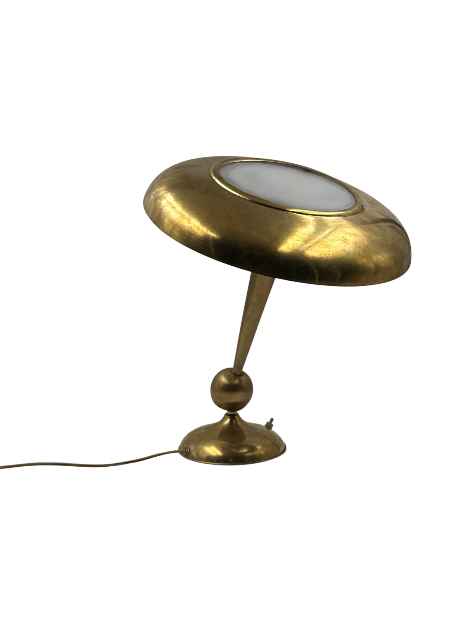 Oscar Torlasco, mod. 143 brass table / desk lamp, Prod. Lumi, Italy 1950s