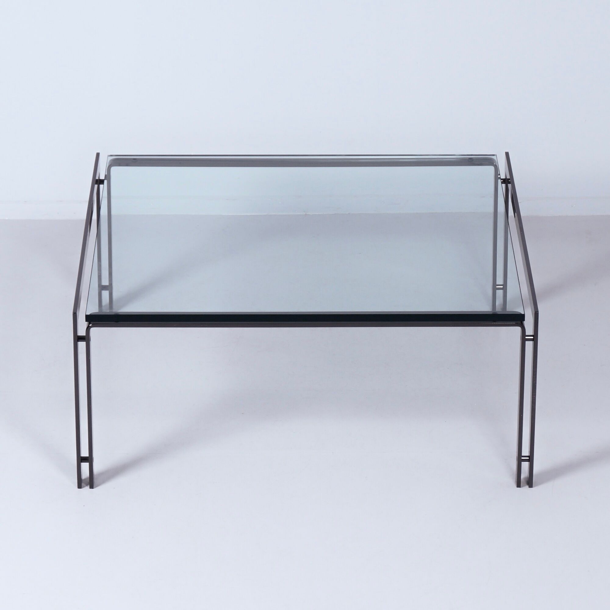 Table basse M1 par Metaform des années 80 en acier inoxydable couleur bronze.