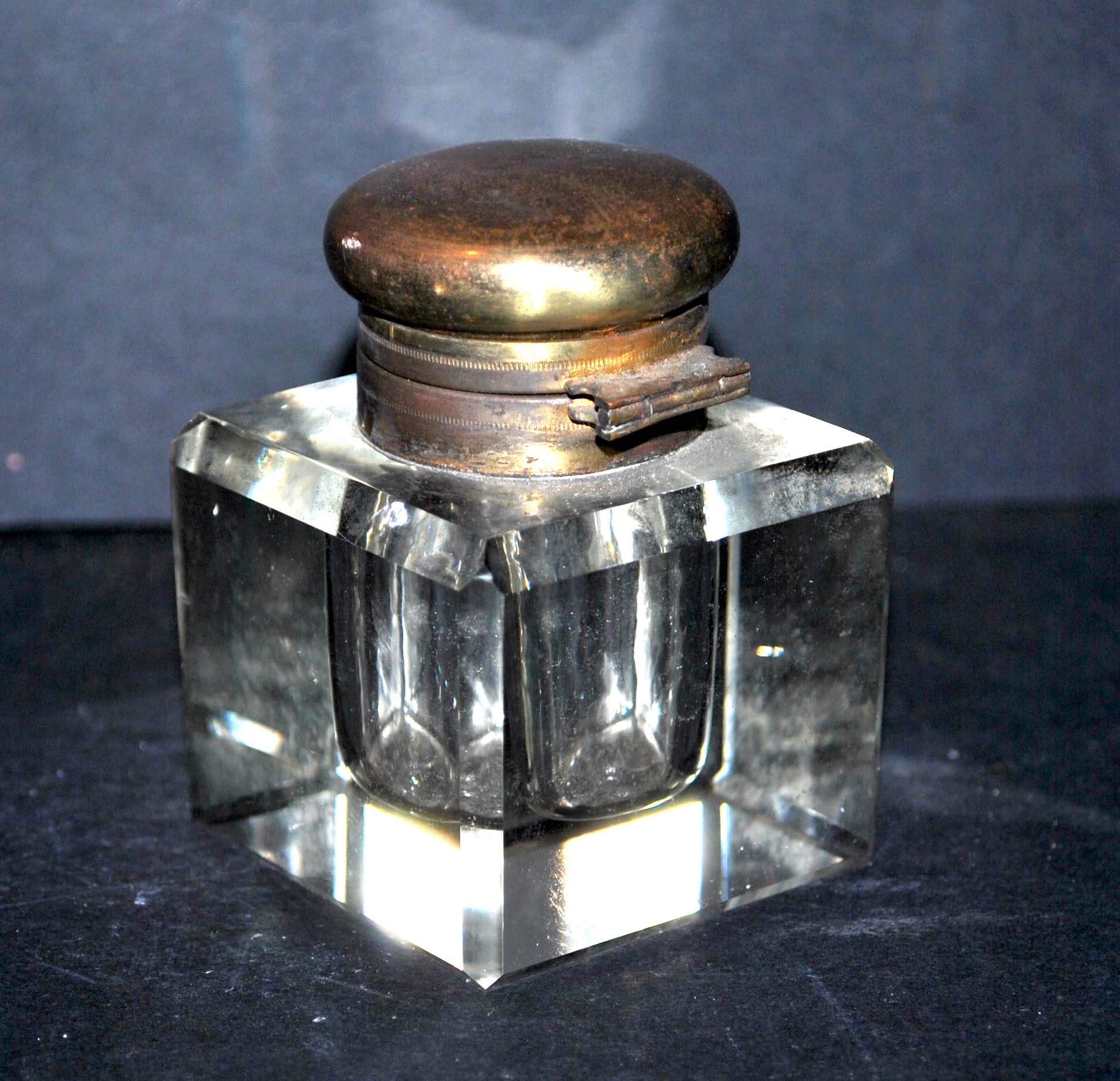 Old square inkwell in cut glass - art deco office accessory 1920