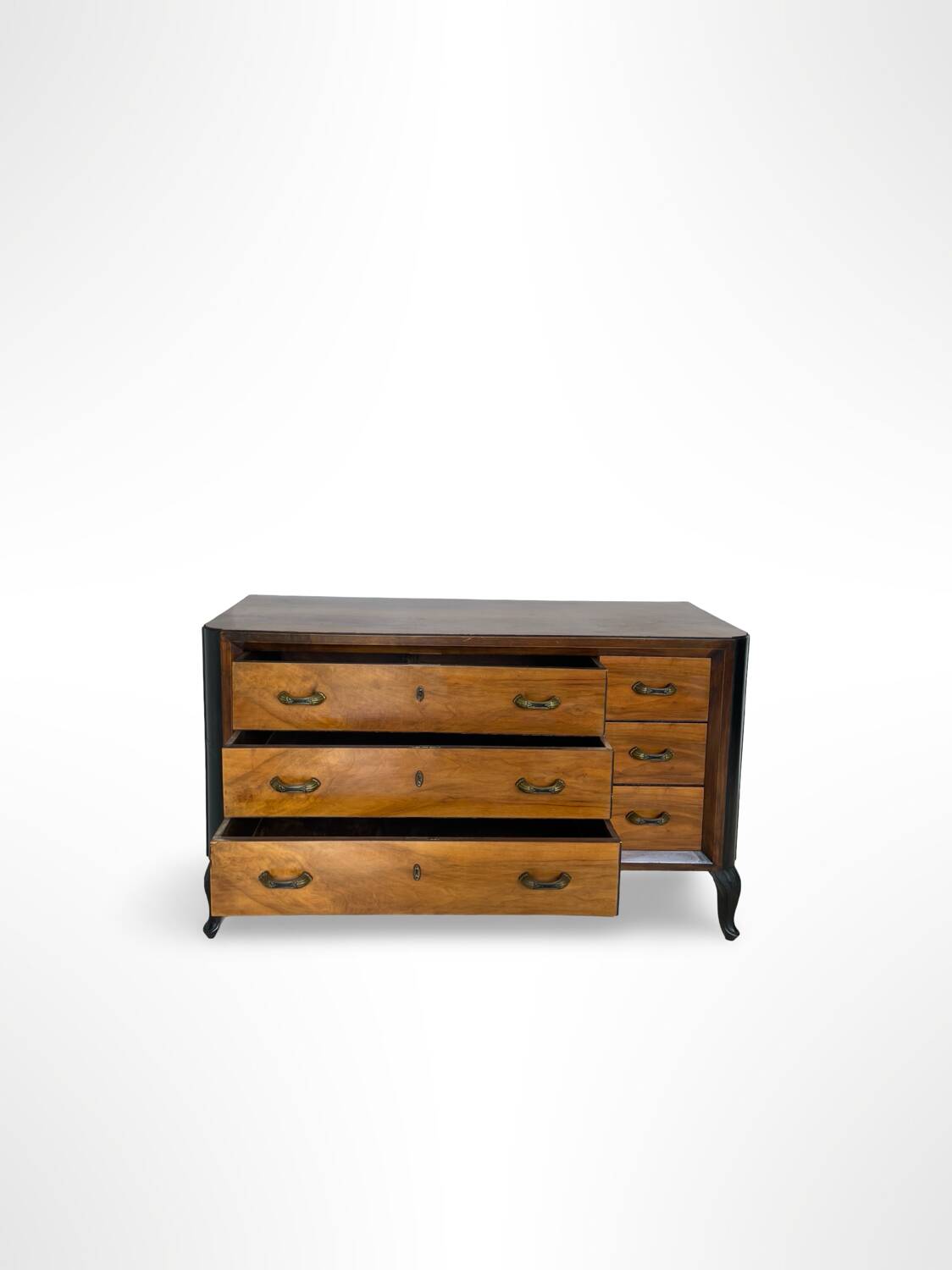 Elegant Italian chest of drawers, 1940s.