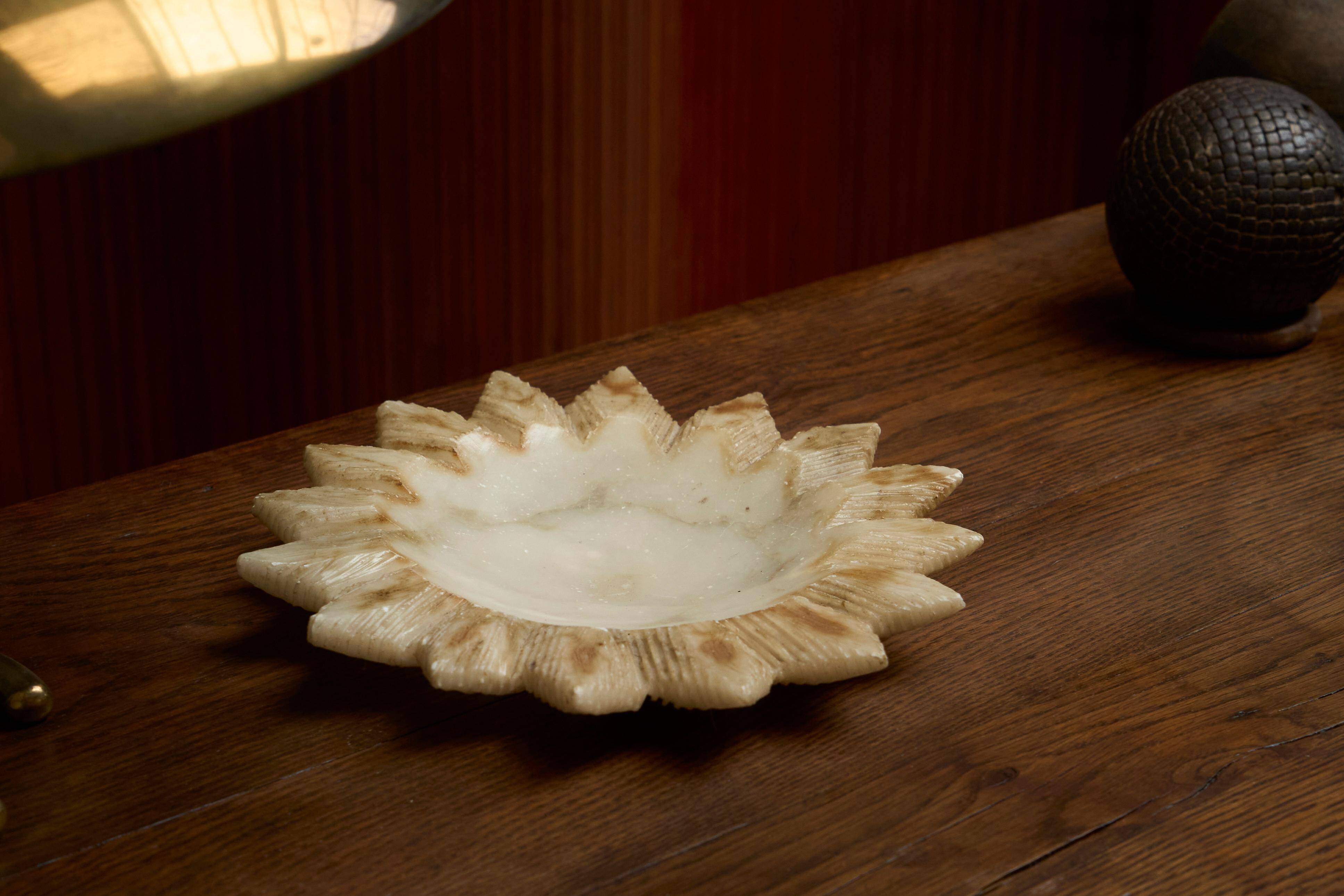 Sunburst vide poche in hand-carved alabaster, 1960s
