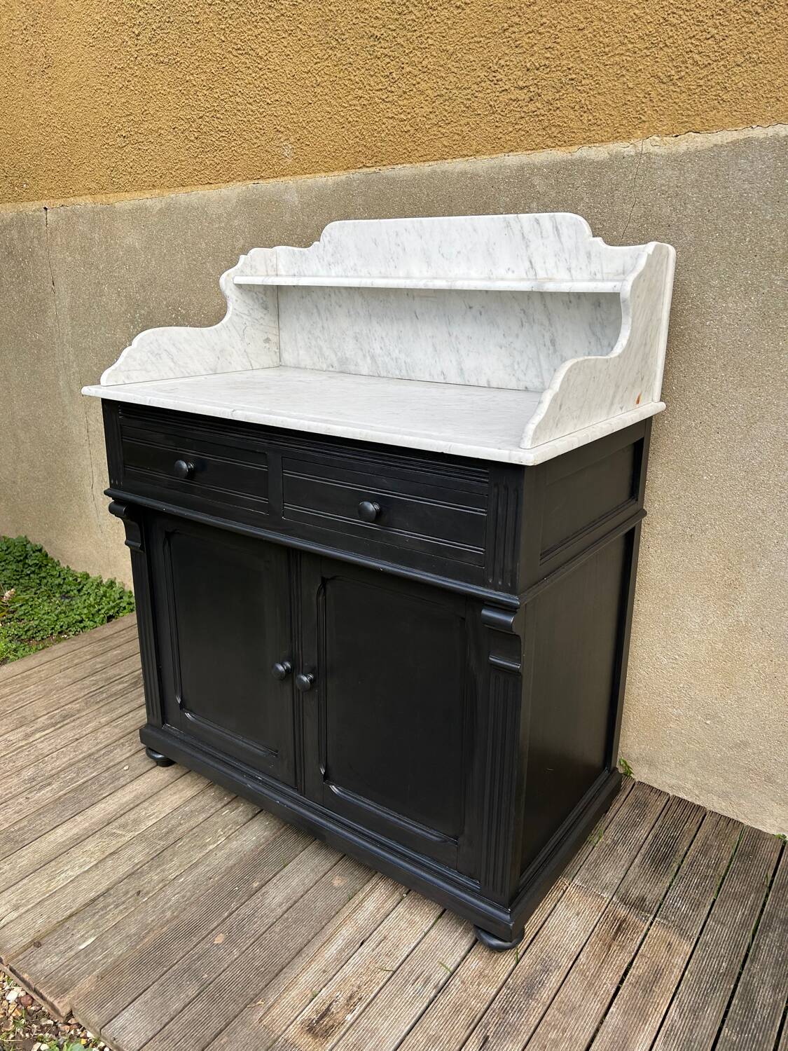 Bathroom furniture from around 1900