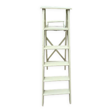 Wooden painter's stepladder