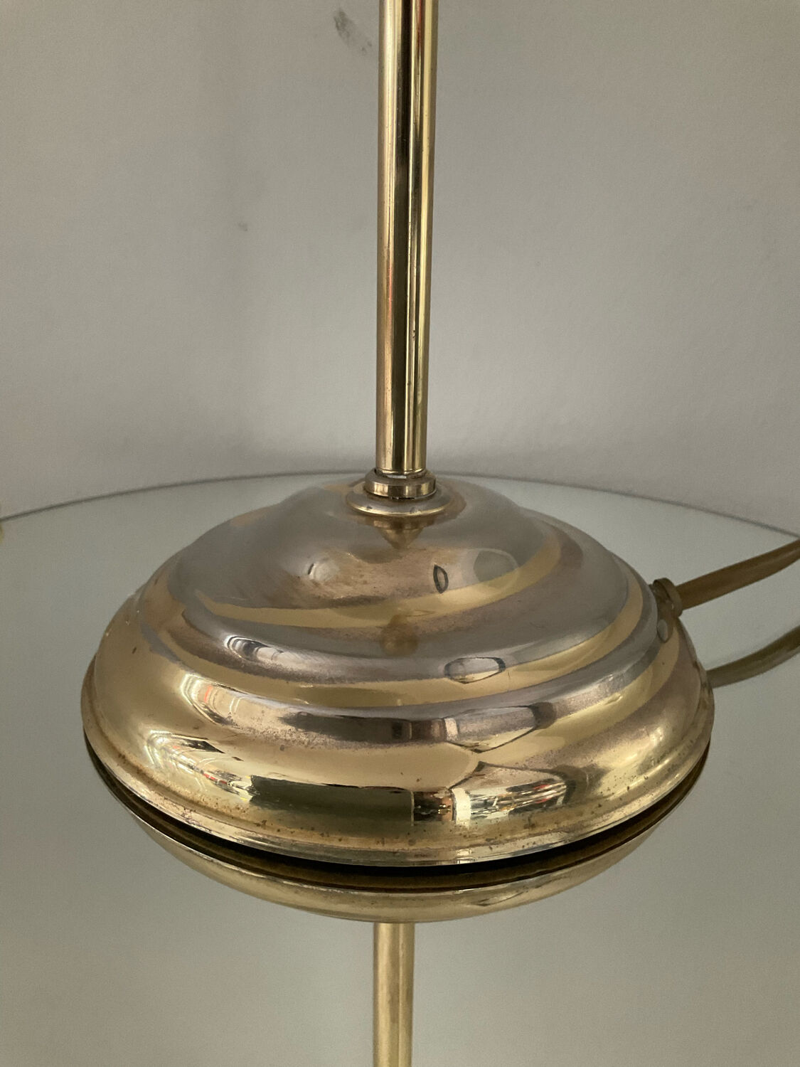 Vintage lamp from the 70s in brass and opaline