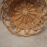 Small round basket in vintage wicker.