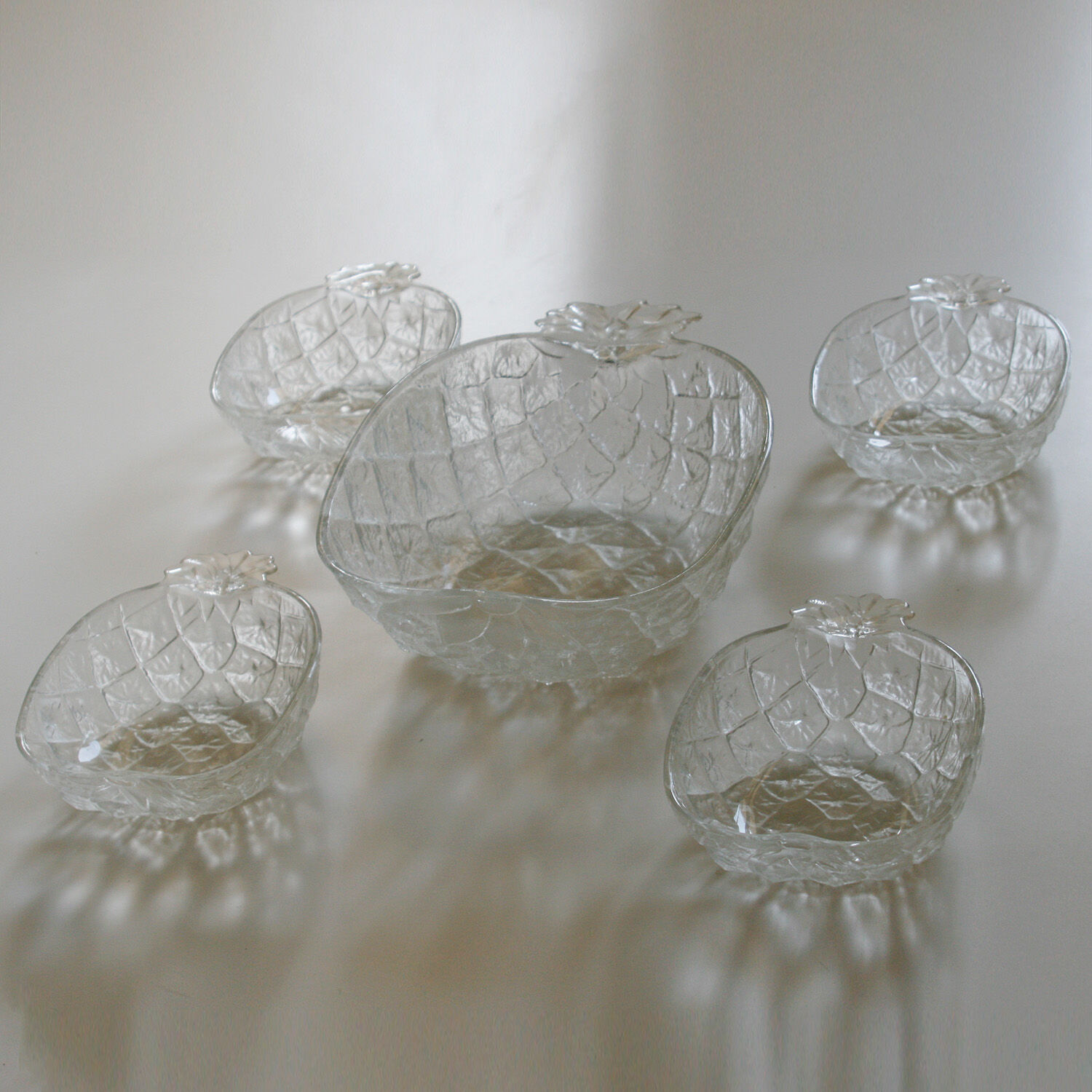 Service a pineapple dessert - Salad Bowl and its 4 cups