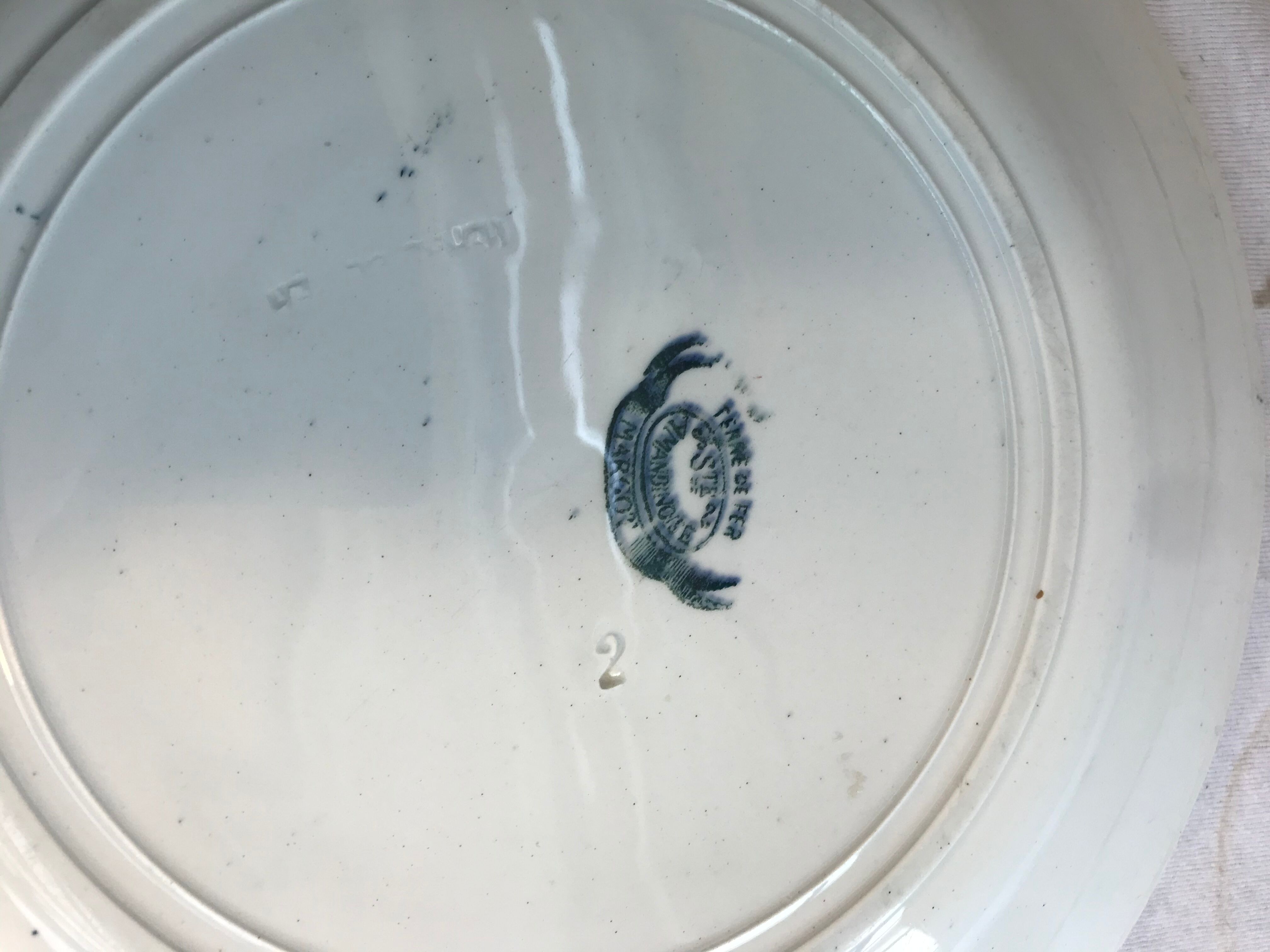 Pair ancient dishes Terre de fer