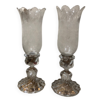 Bougeoirs en verre moulé 2 unités similaires