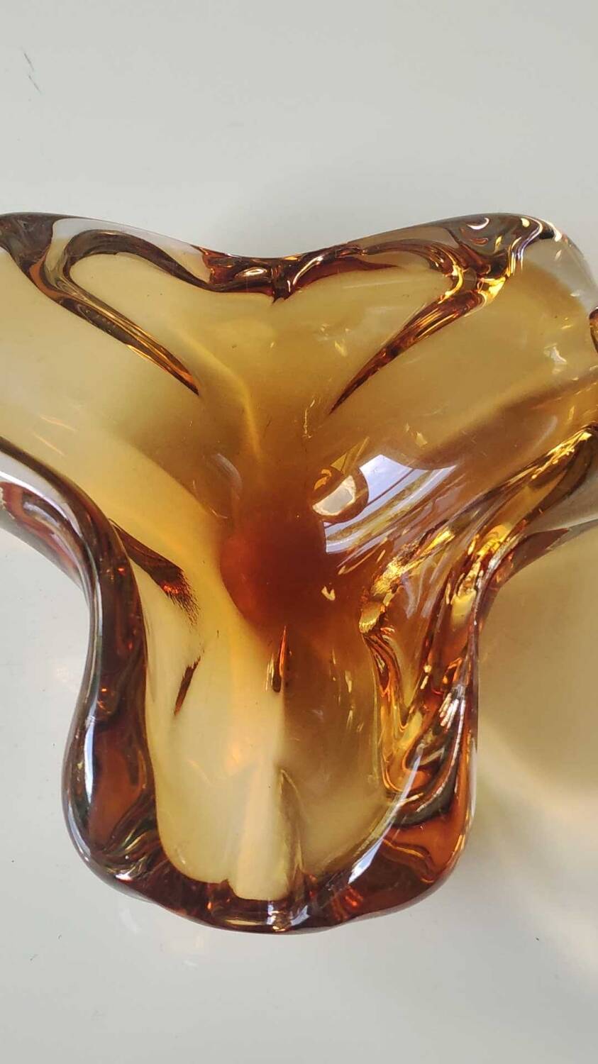 Murano ashtray/pocket tray free organic floral shape. amber tones. dim 17 x 14 cm