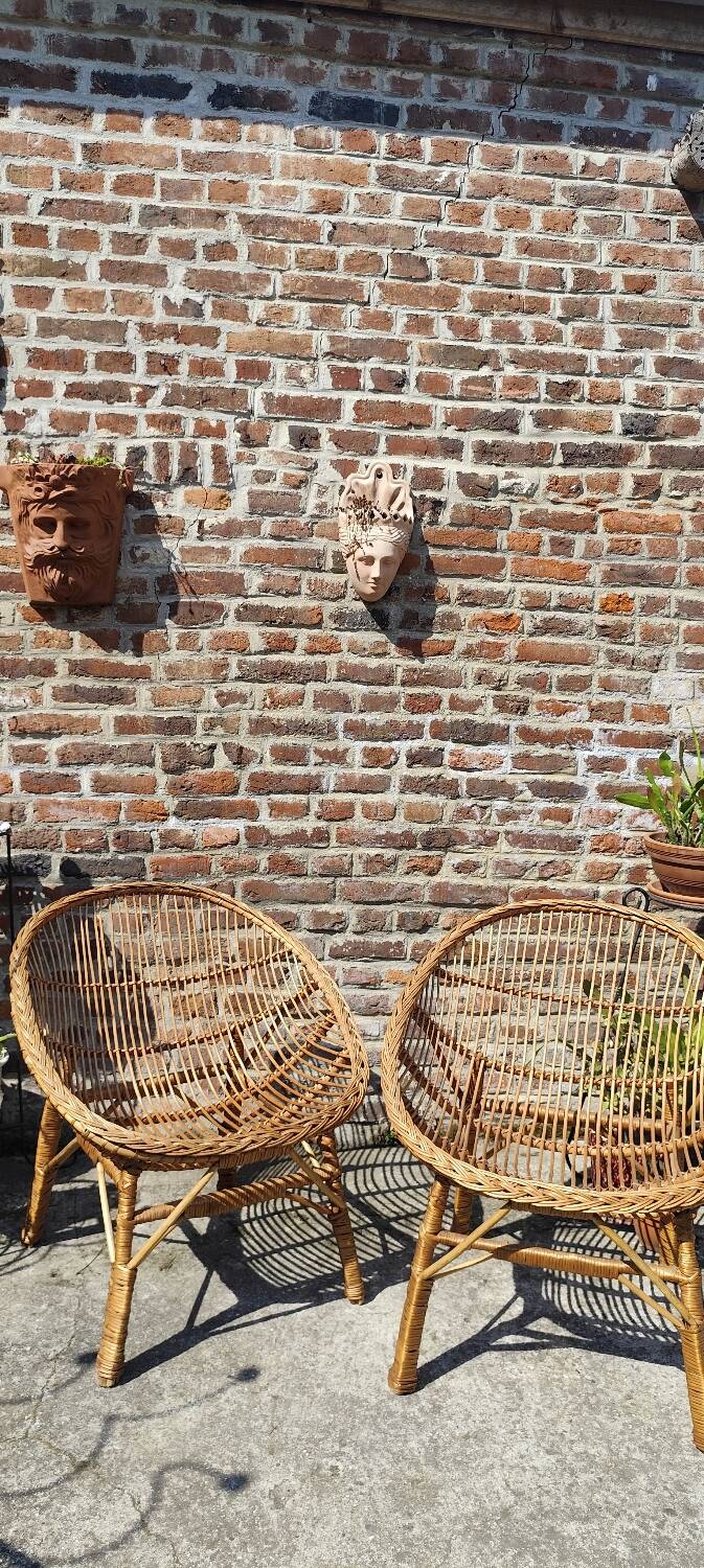 Pair of wicker armchairs