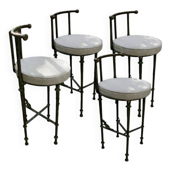 Lot de 4 tabourets en bronze patiné dans l esprit de Giacometti
