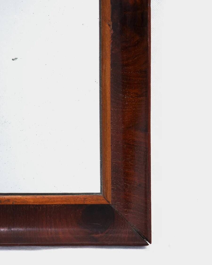 Petit miroir rectangulaire en placage d’acajou, fin XIXe siècle