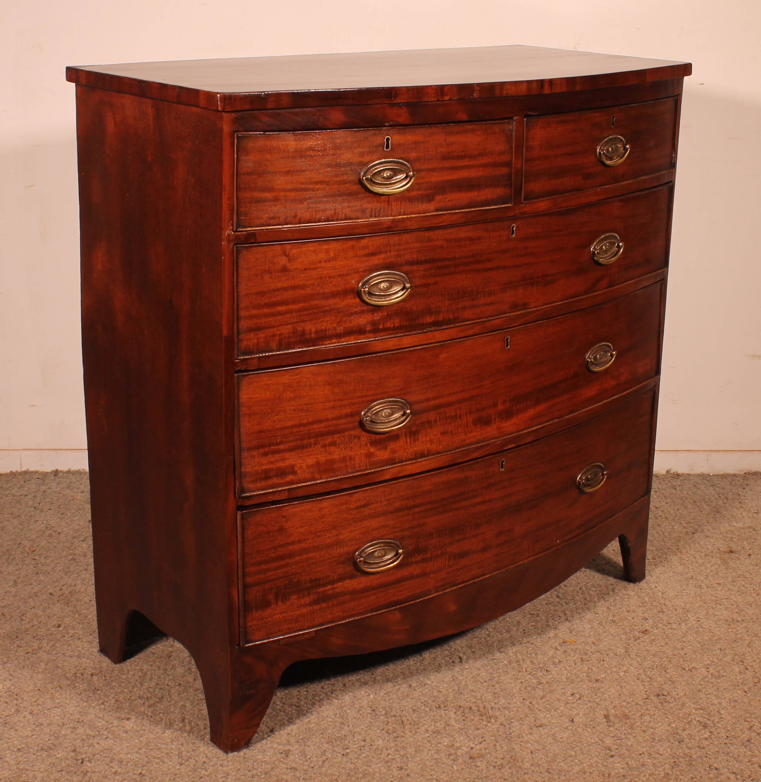 Bombé commode in mahogany from the early 19th century.