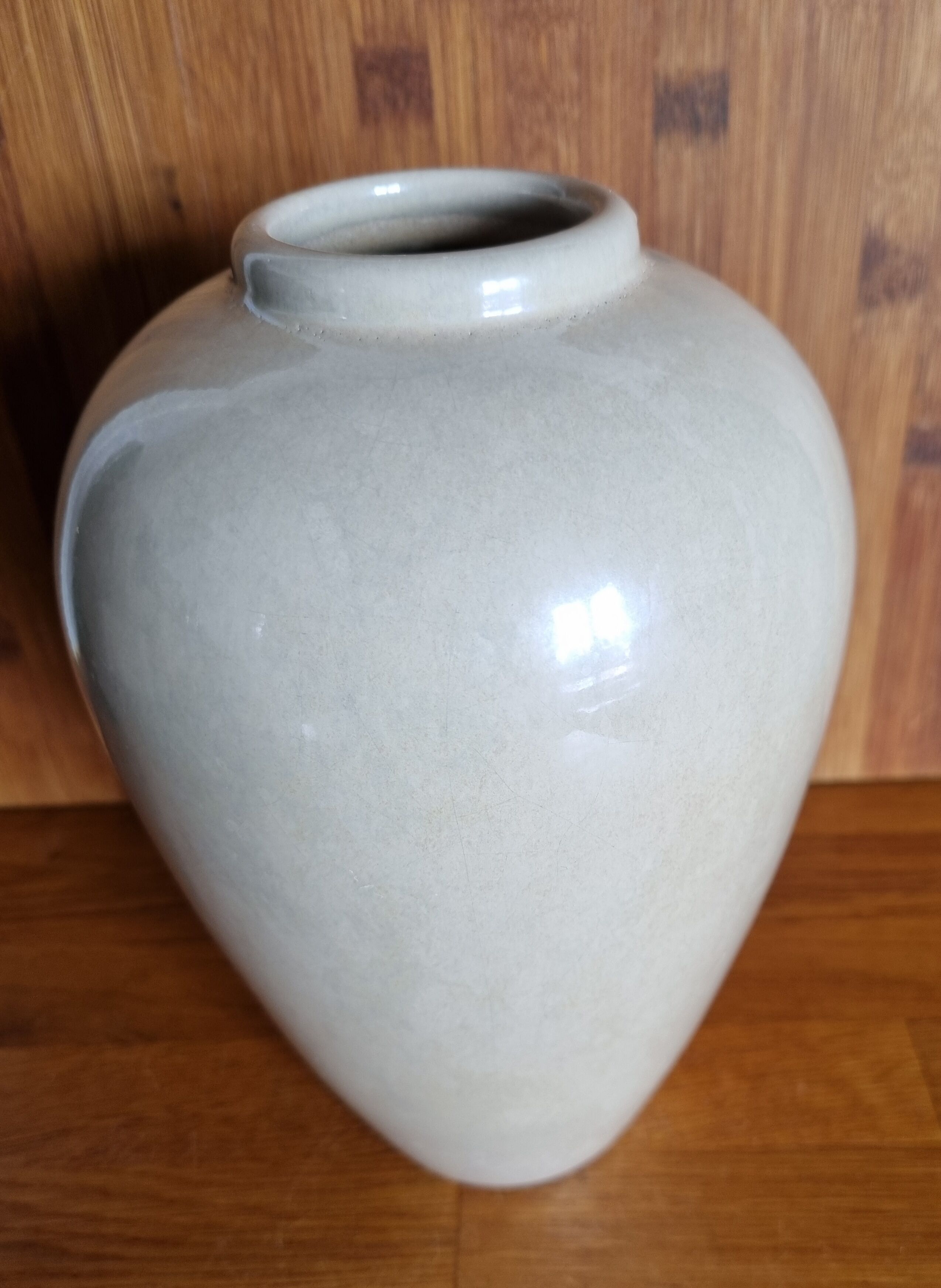 Vintage vase Art Deco style beige iridescent