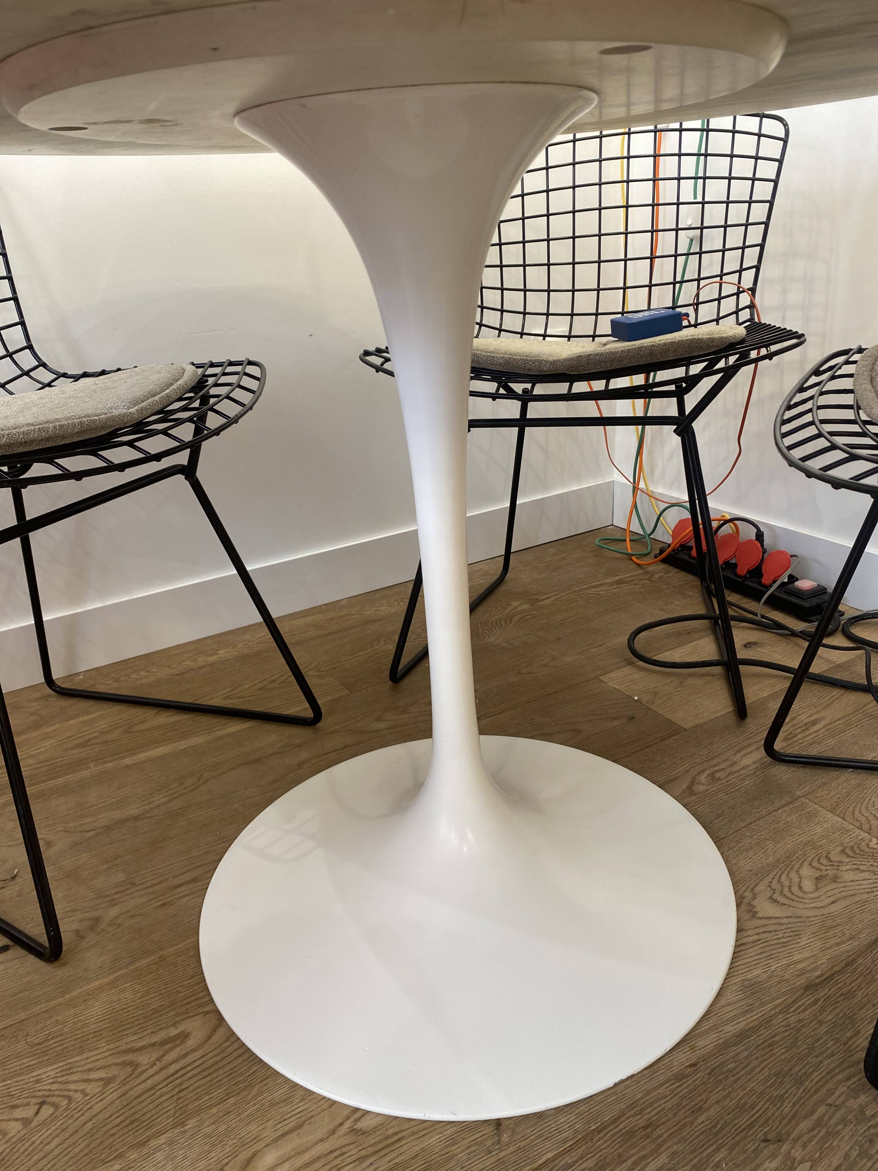 Tulip round table in Calacatta marble by Eero Saarinen - Ø 120 cm - Knoll -