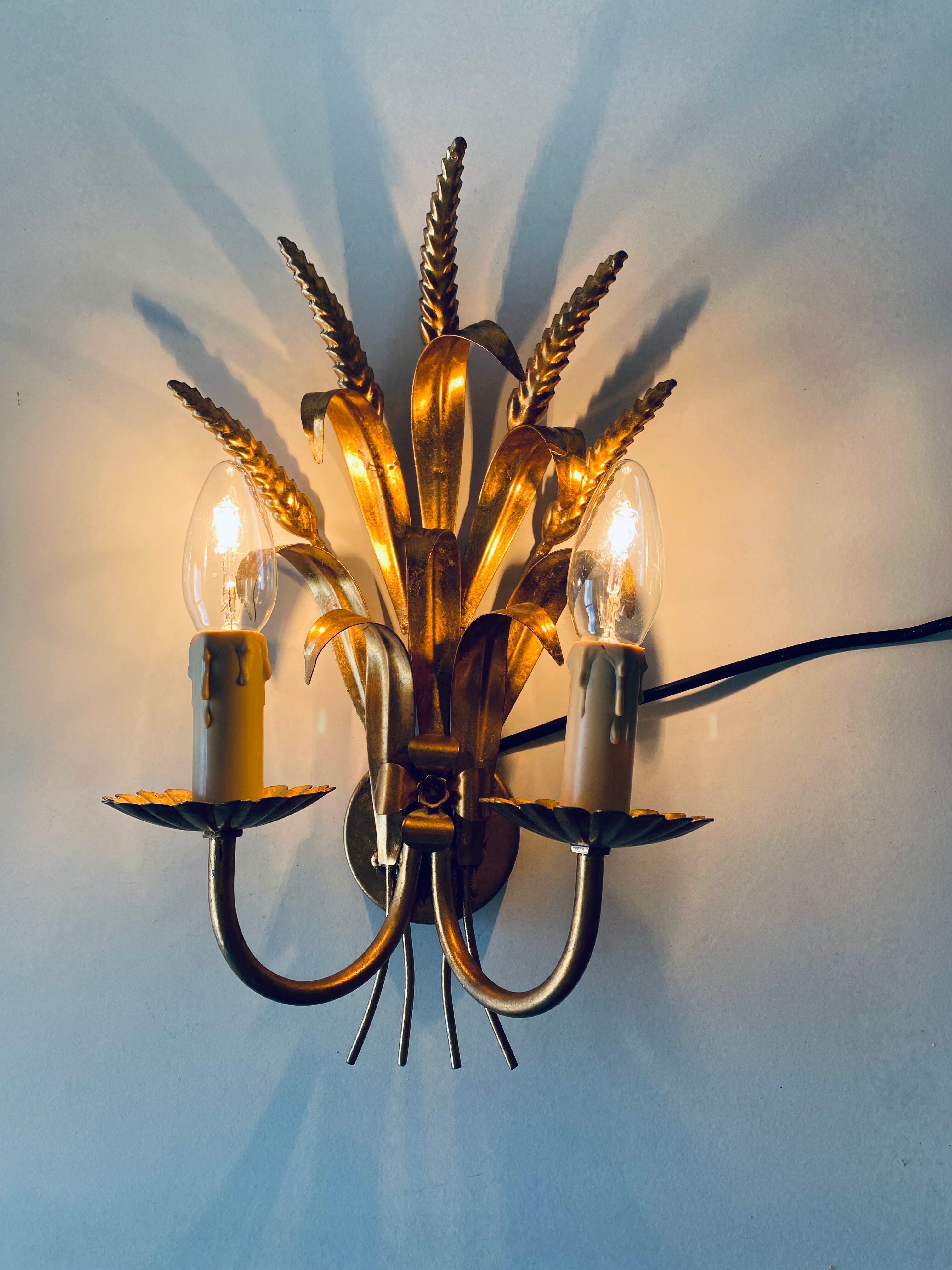 Double golden spike wall lamp