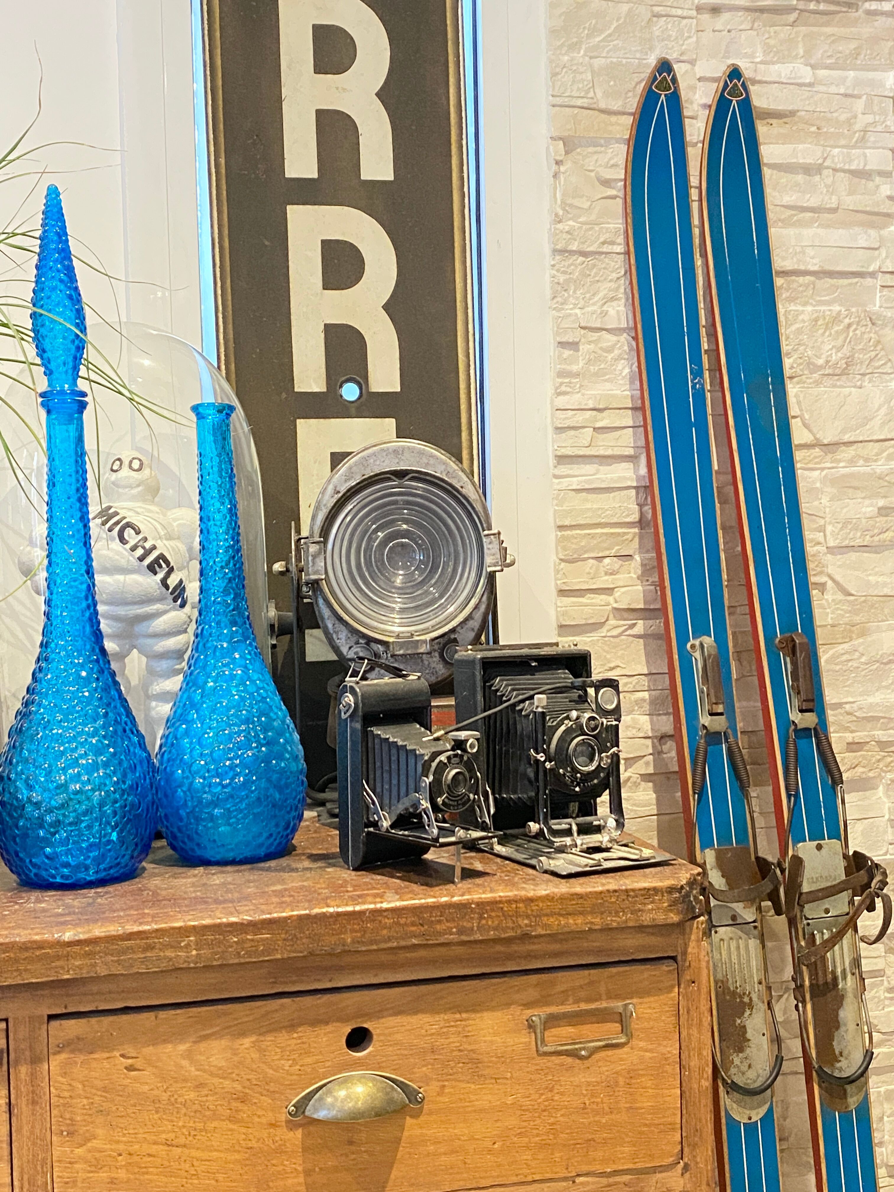 Paire de ski vintage en bois