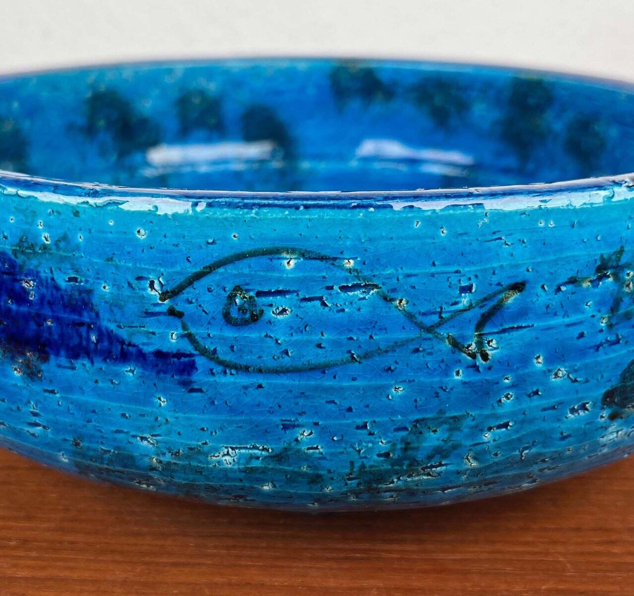 Bowl in the shape of a fish, modern fish from the mid-century by Aldo Londi for Bitossi, Italy, 1960s.