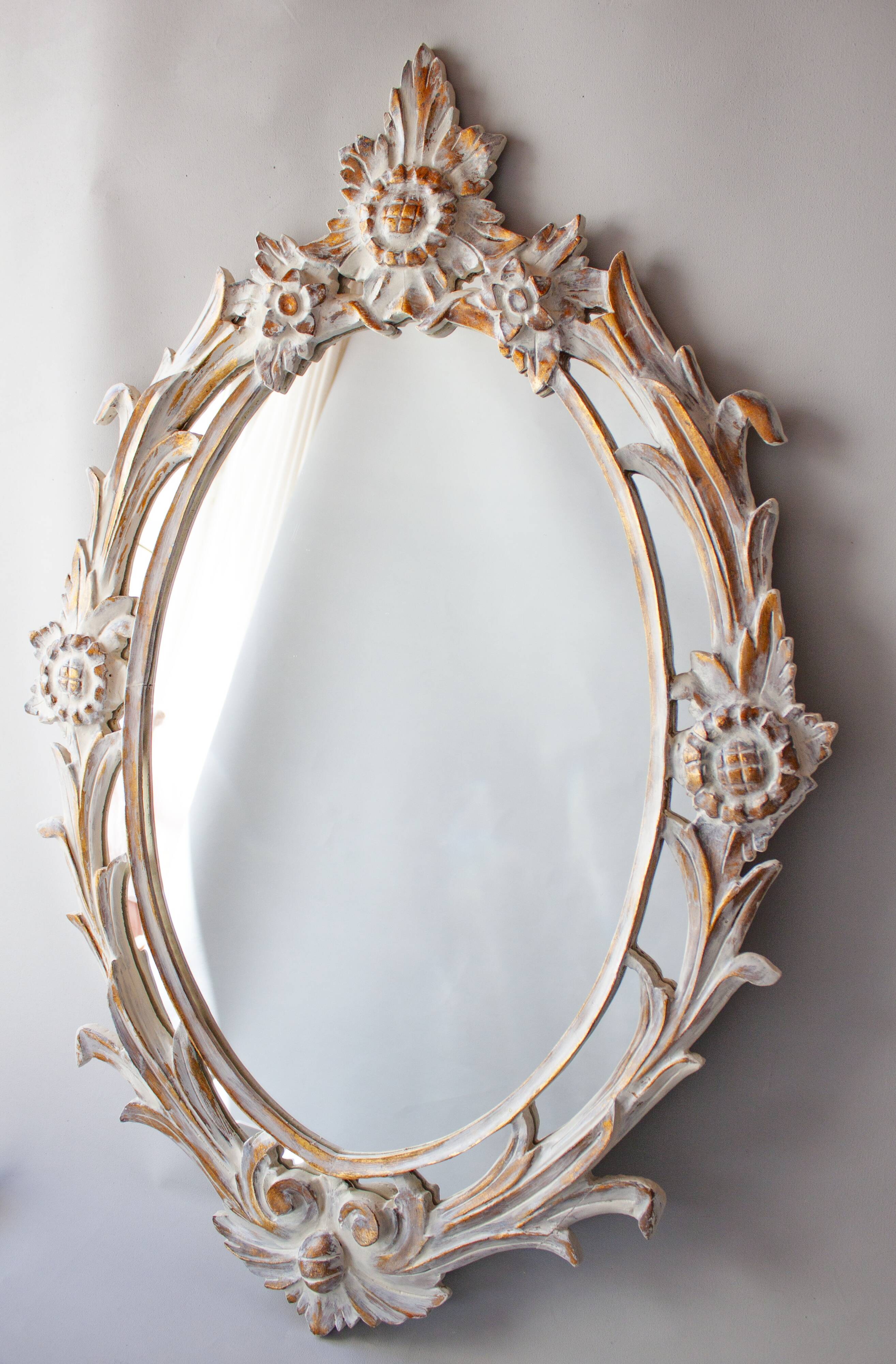 Antique oval mirror carved in wood.
