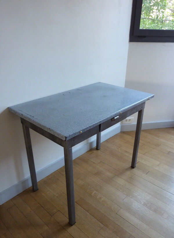 Table de cuisine en métal plateau émaillé moucheté gris années 40