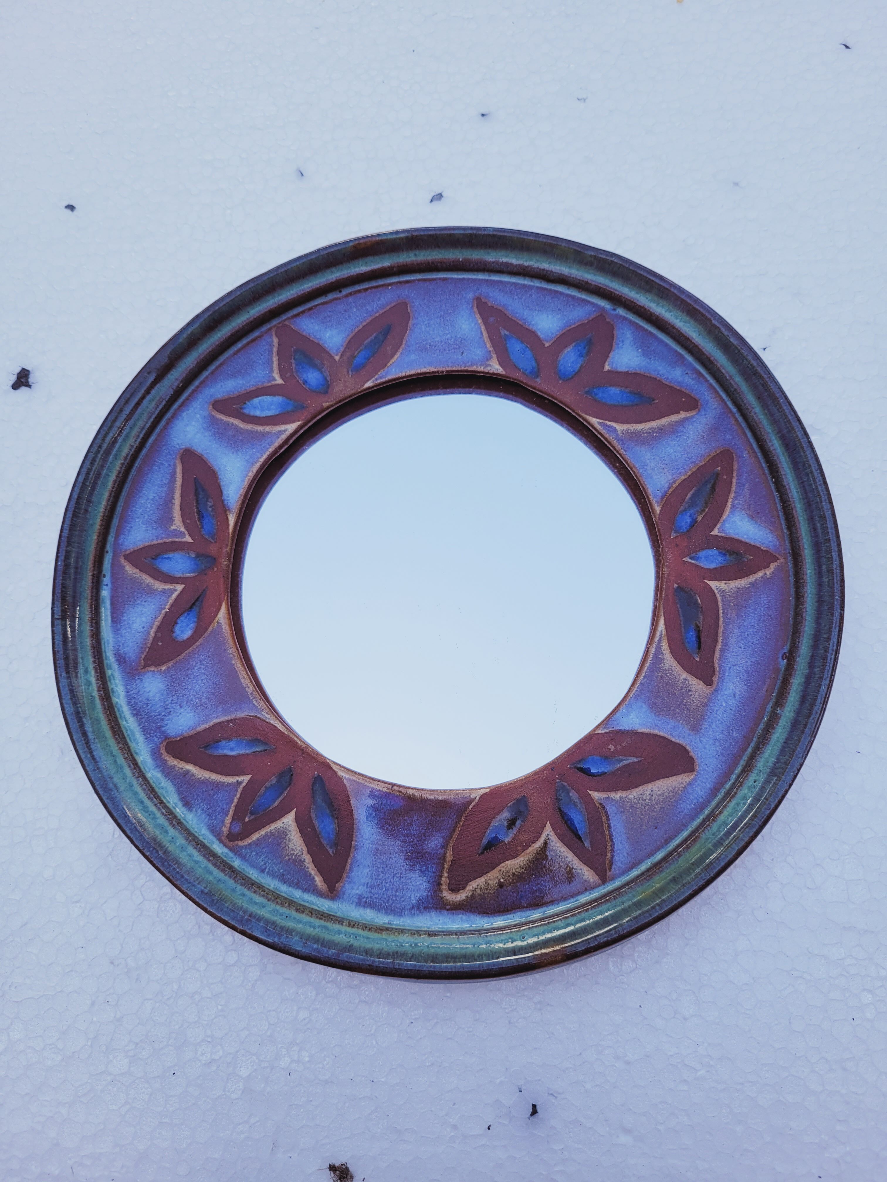 Vintage ceramic mirror dequeker
