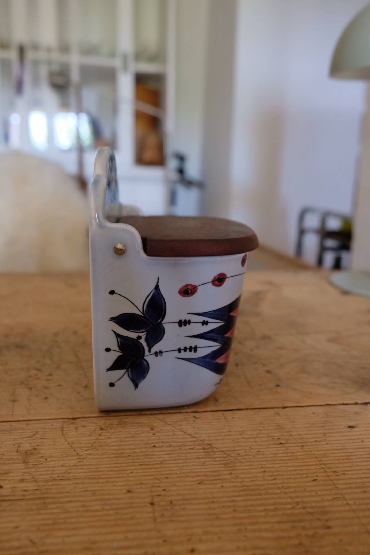 Royal Copenhagen Aluminia Tenera – wall-mounted salt pot "Crazy Bird" – Be