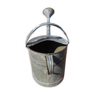 watering can with pommel